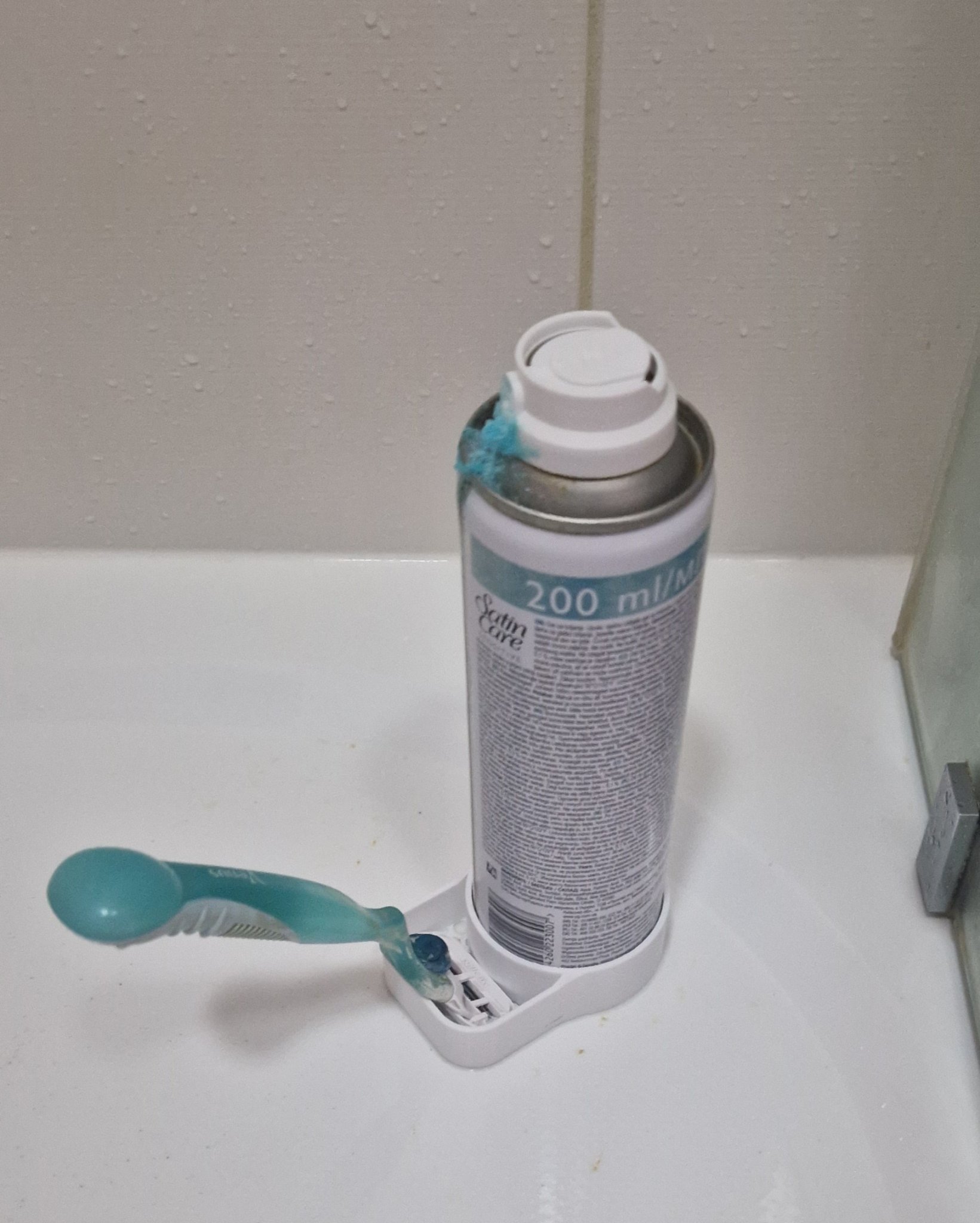 Giá đỡ gel cạo râu Gillette Venus với đáy tổ ong