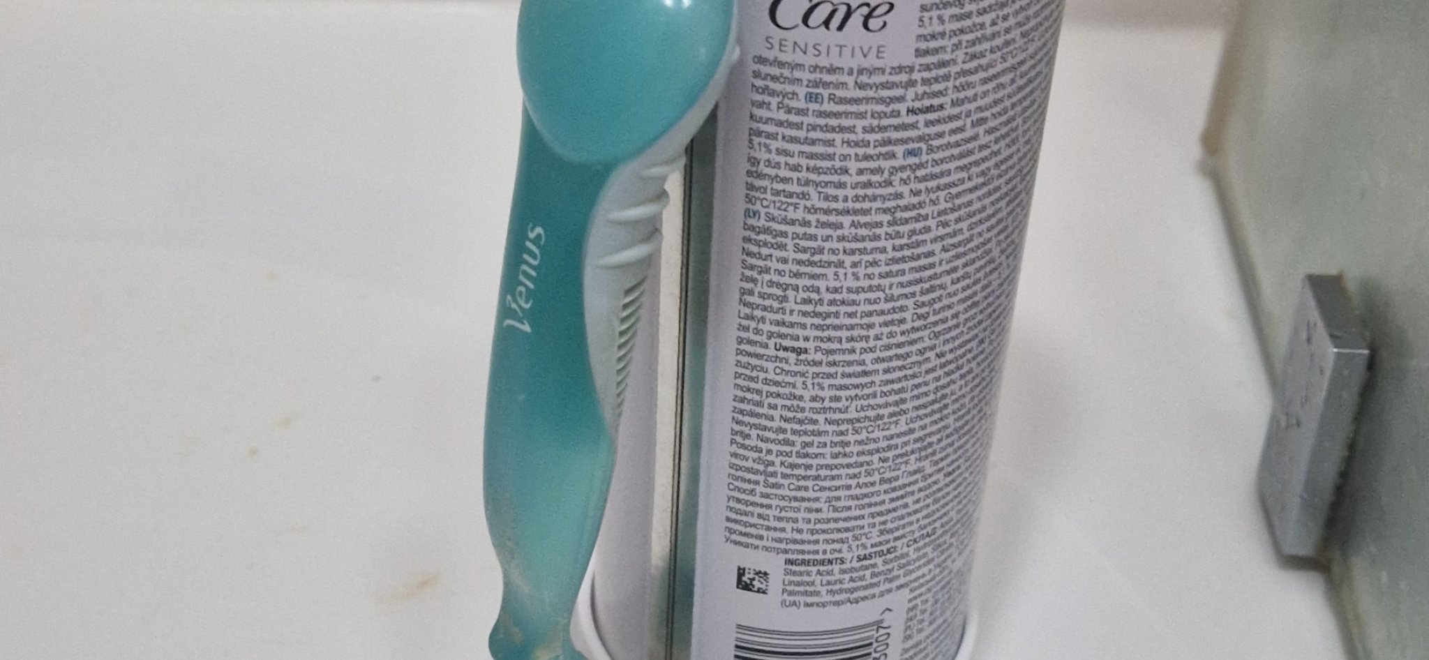 Giá đỡ gel cạo râu Gillette Venus với đáy tổ ong