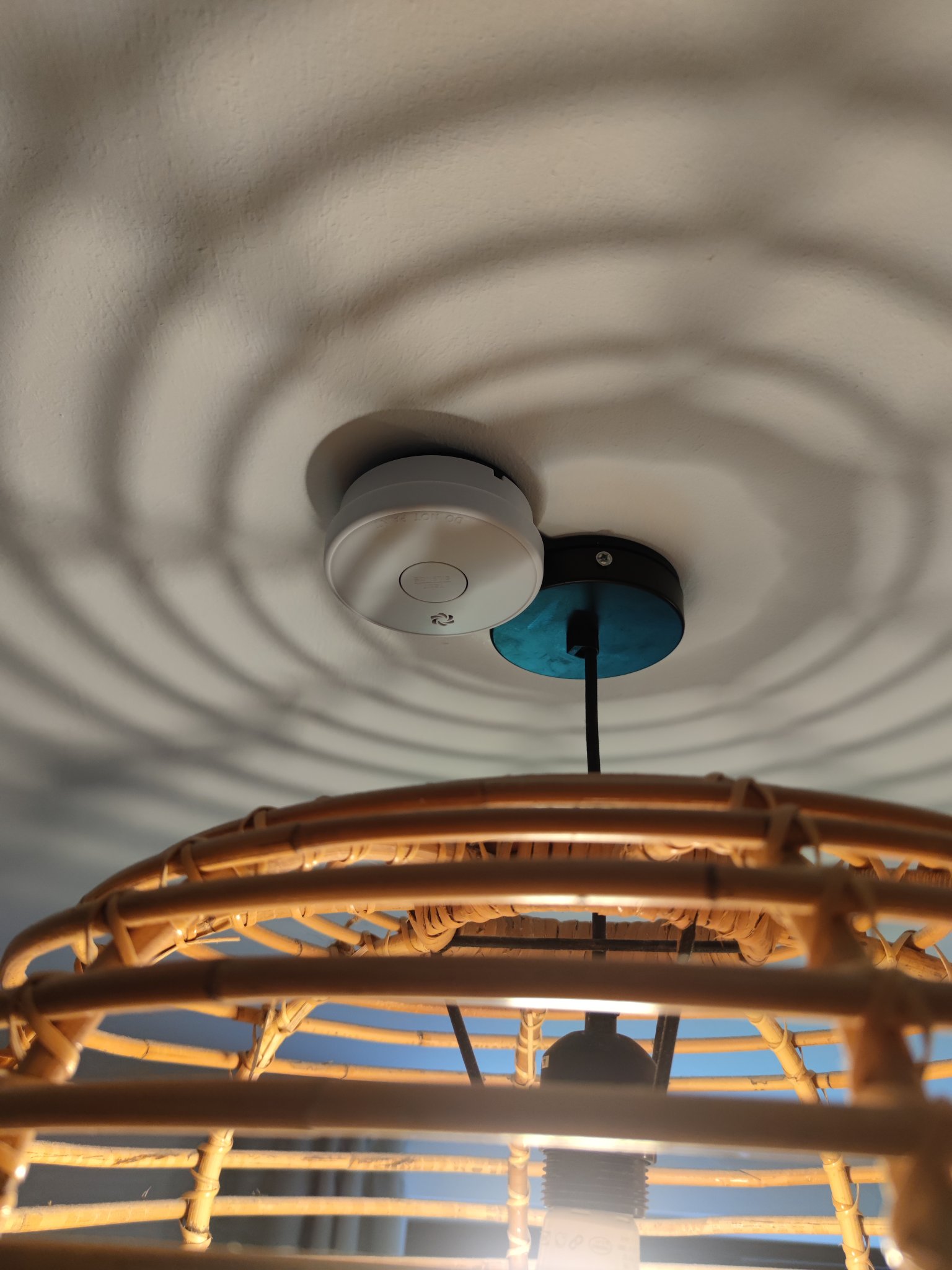 Giá đỡ đèn trần cho thiết bị báo khói