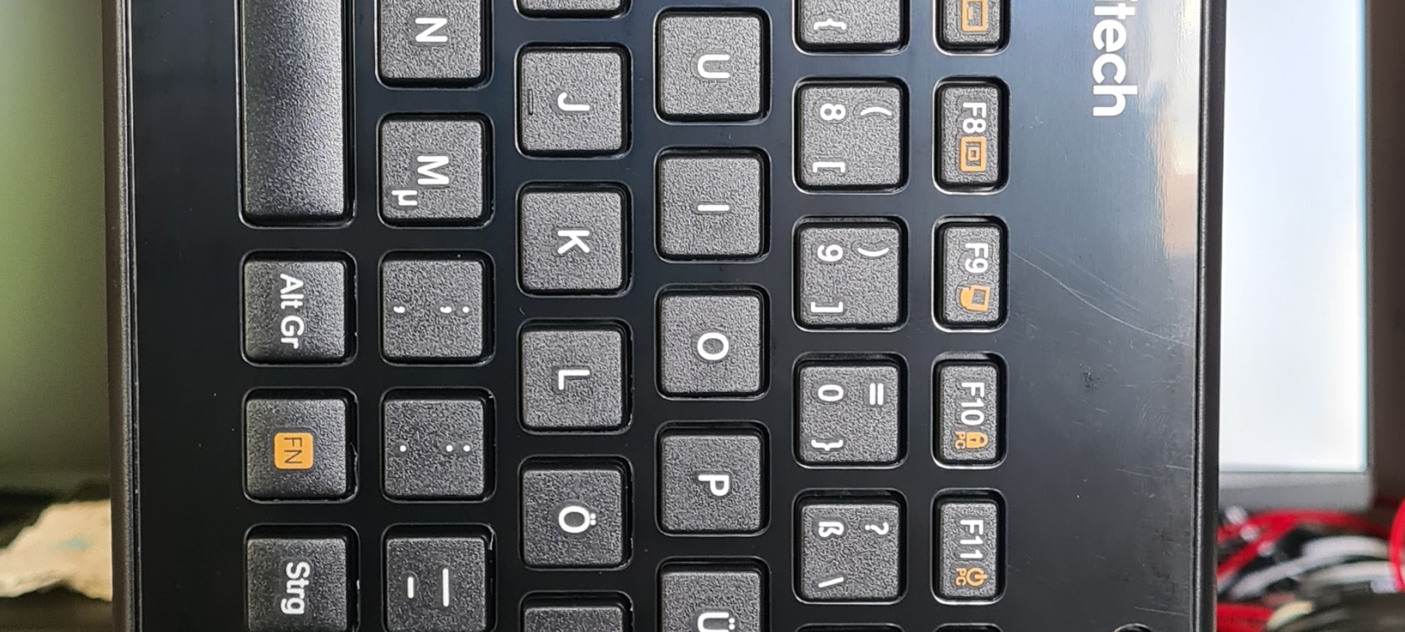 Giá đỡ bàn phím Logitech K360 treo tường