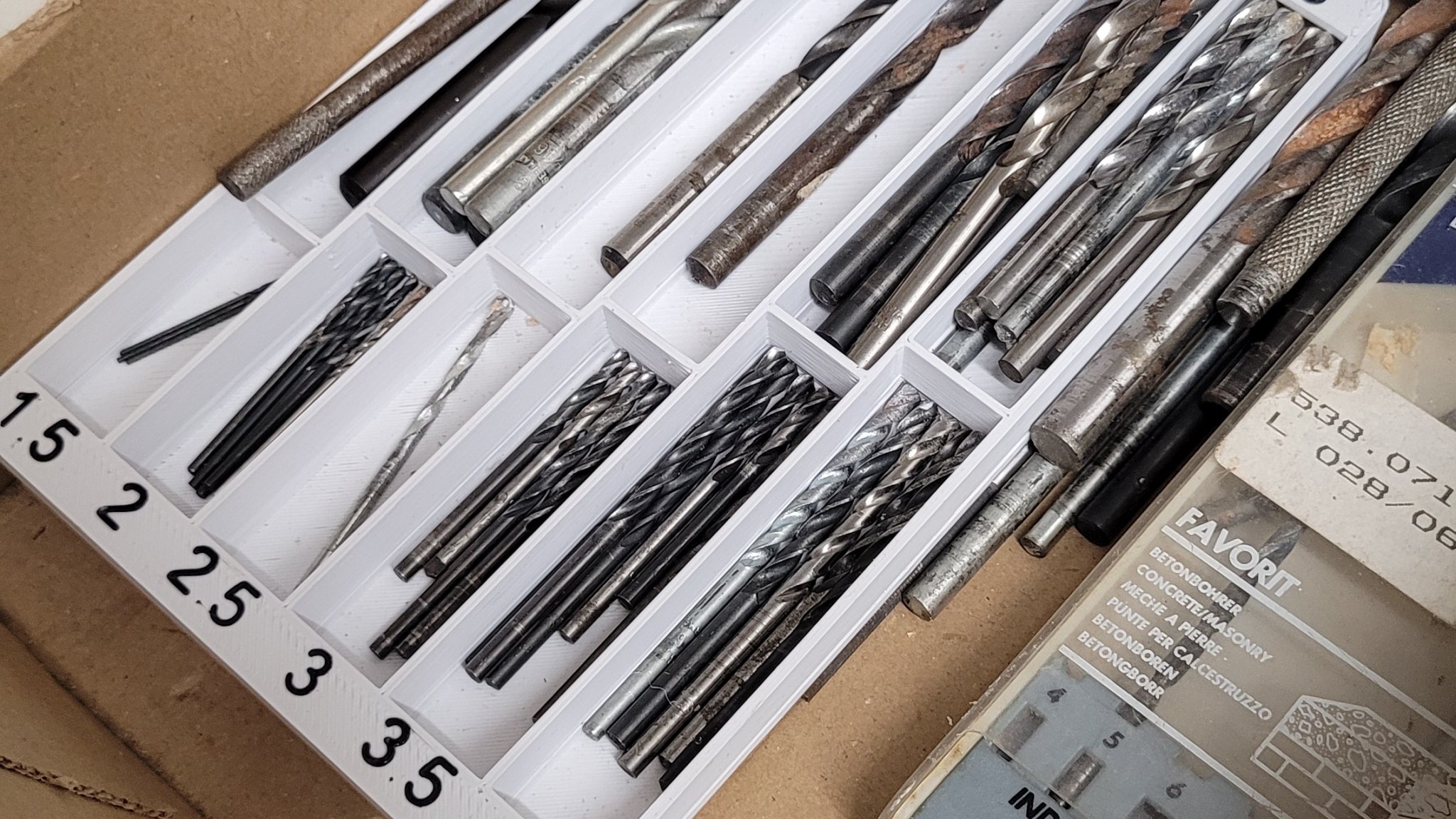 Giá đỡ khoan Gridfinity cho xưởng làm việc