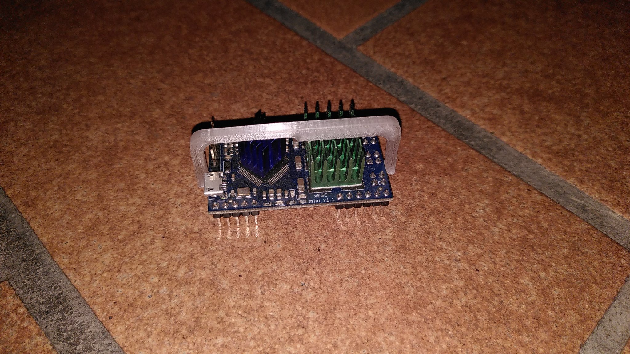 Giá đỡ cố định tản nhiệt cho bộ điều khiển xESC