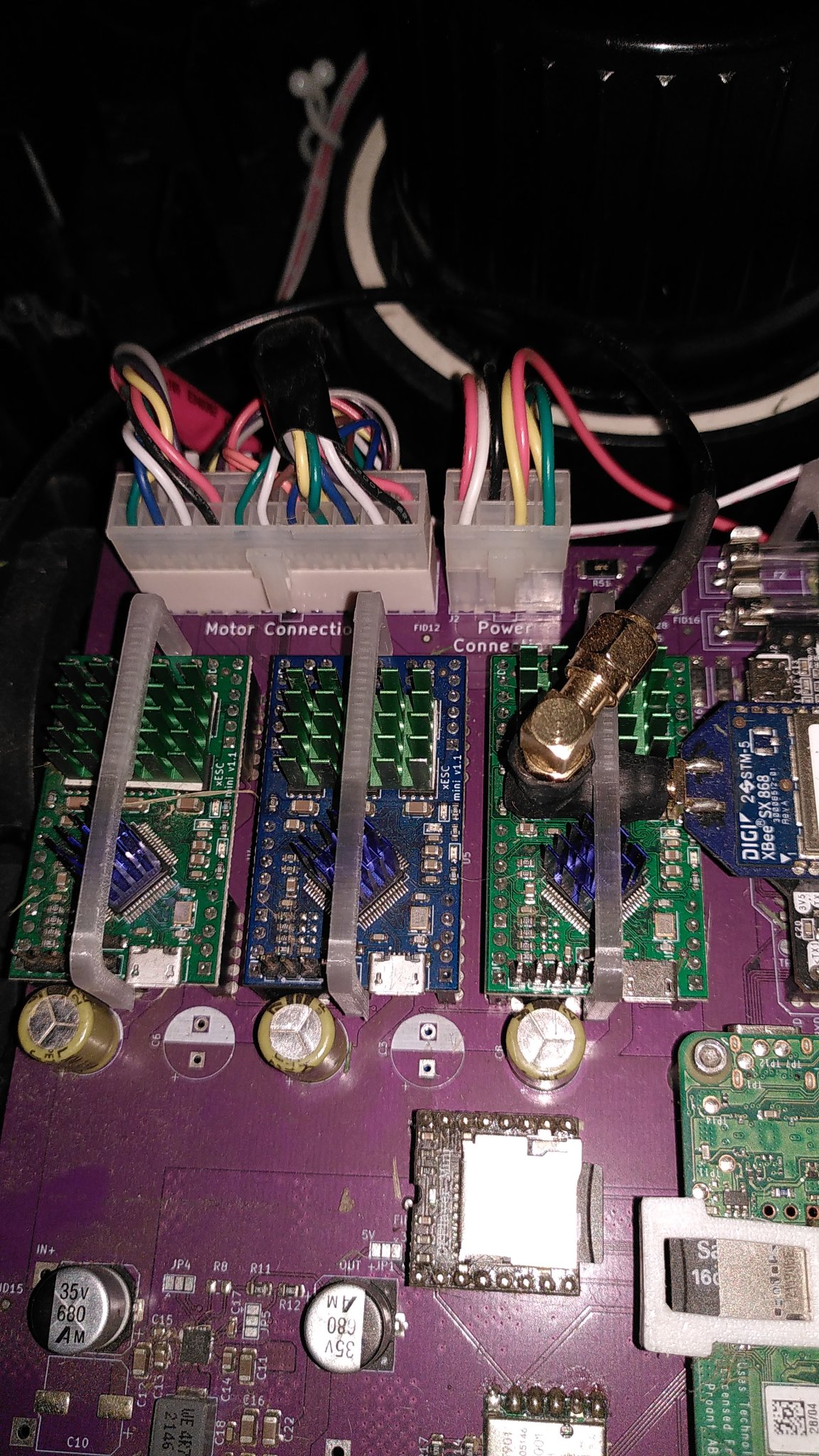 Giá đỡ cố định tản nhiệt cho bộ điều khiển xESC