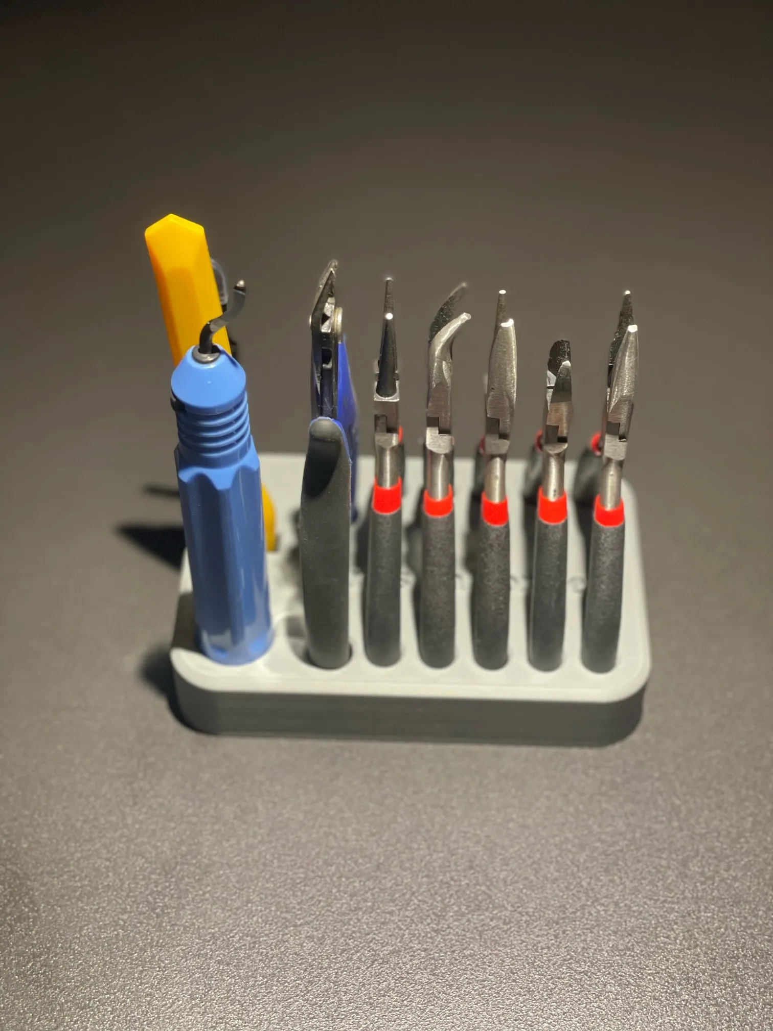 Giá đỡ công cụ tiện lợi cho gia đình và văn phòng