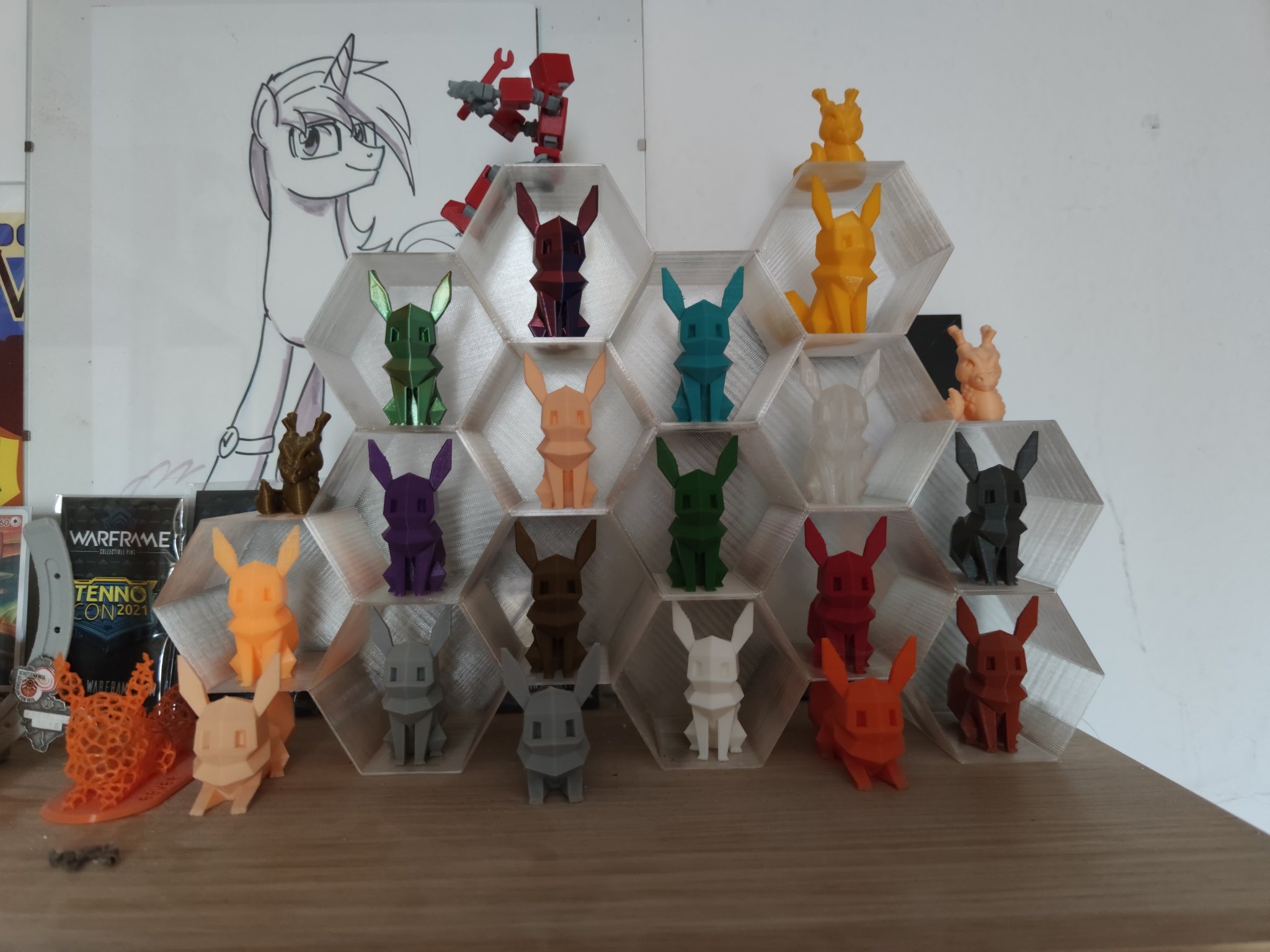 Giá đỡ hình lục giác cho Eevee phong cách Low Poly