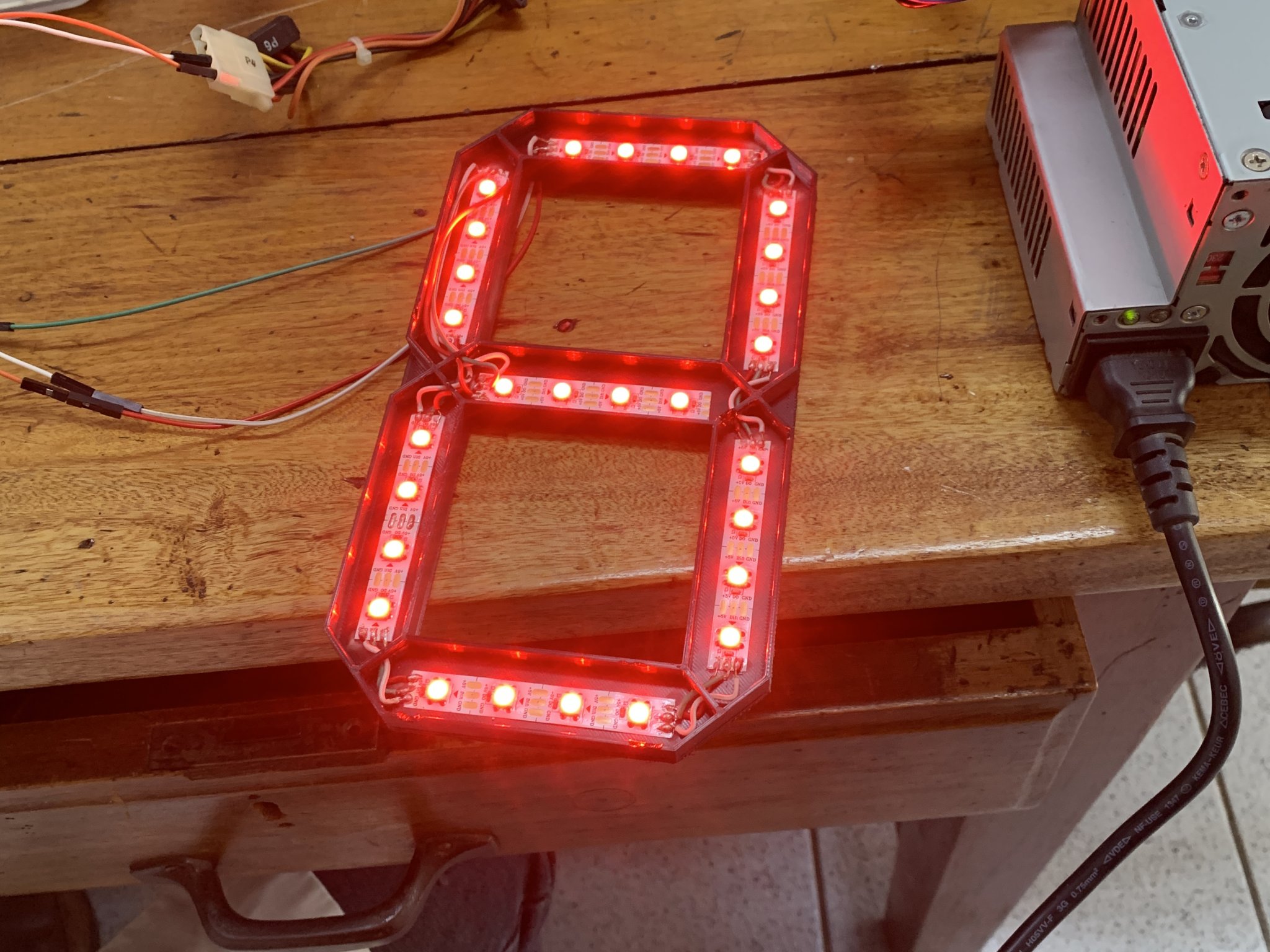 Mô hình số 7 đoạn với đèn LED bên trong