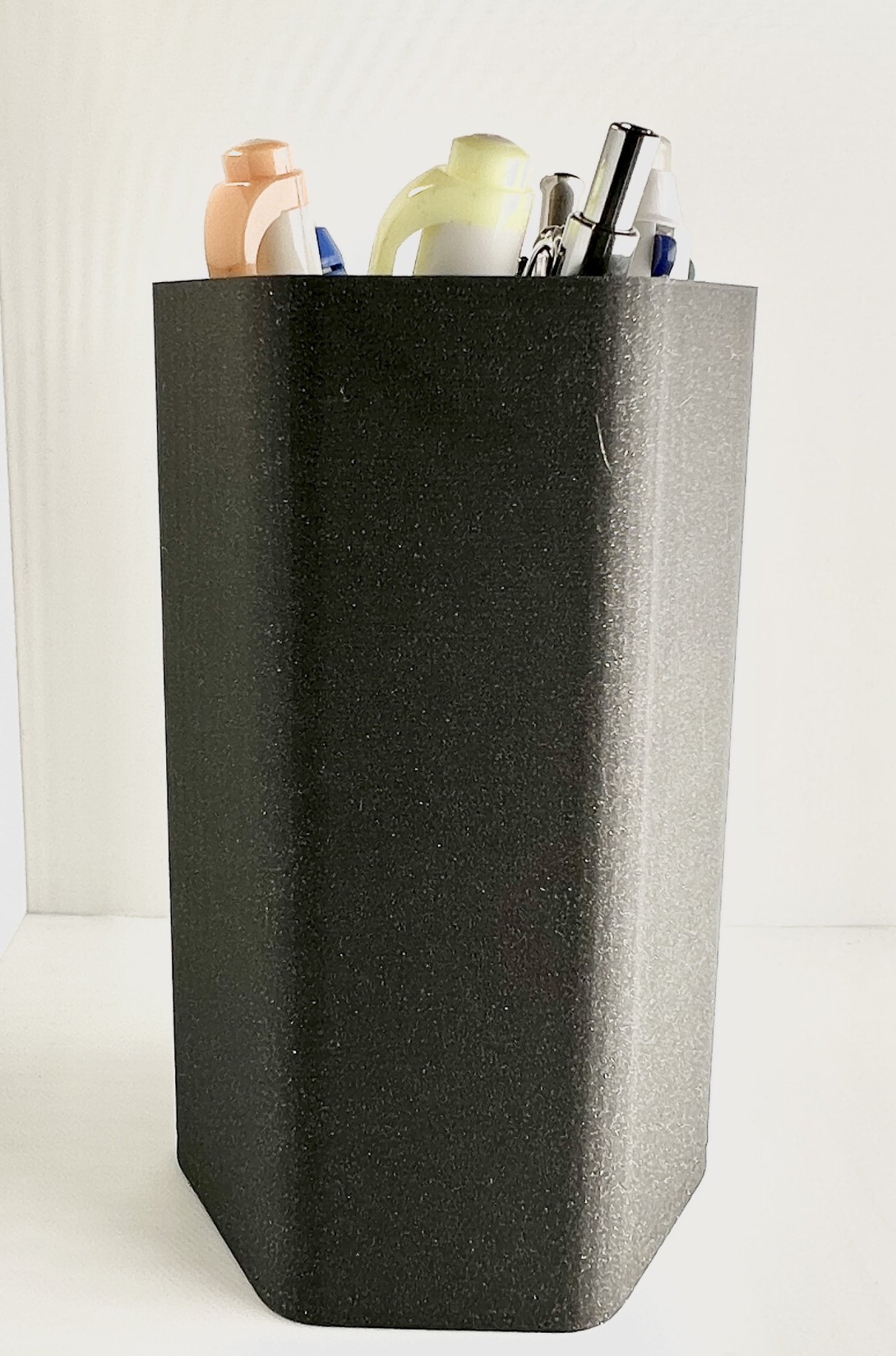 Cốc bút chì hình lục giác đơn giản