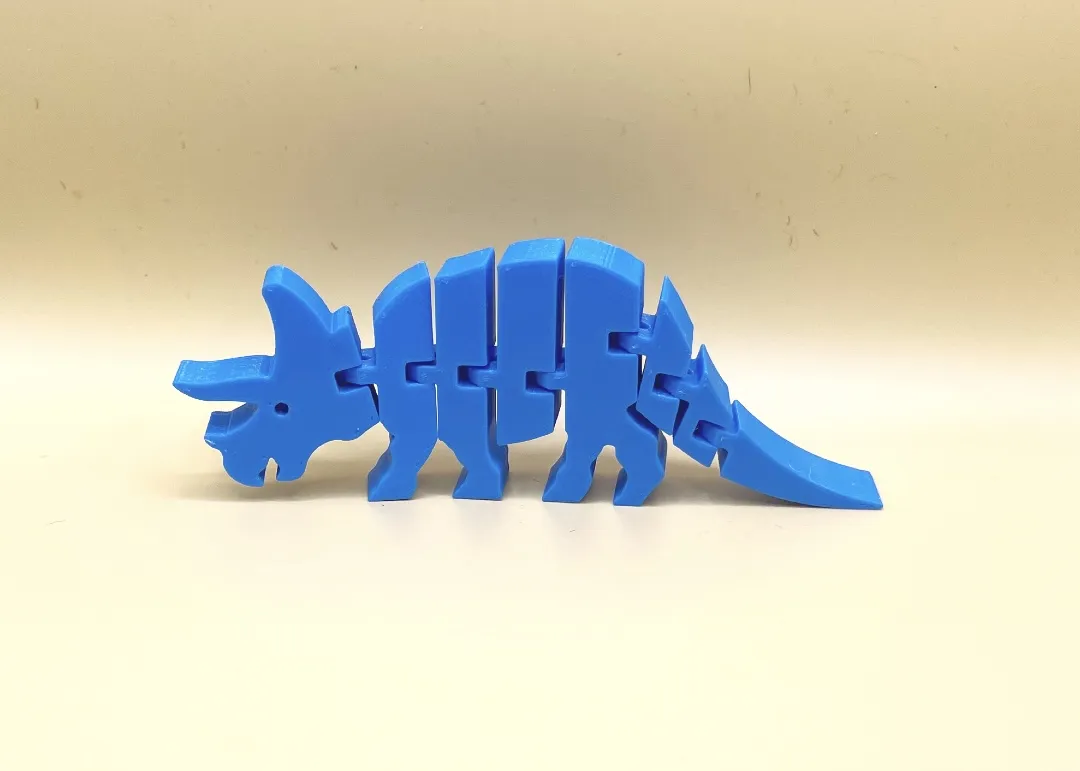 Triceratops linh hoạt với tùy chọn không có mắt