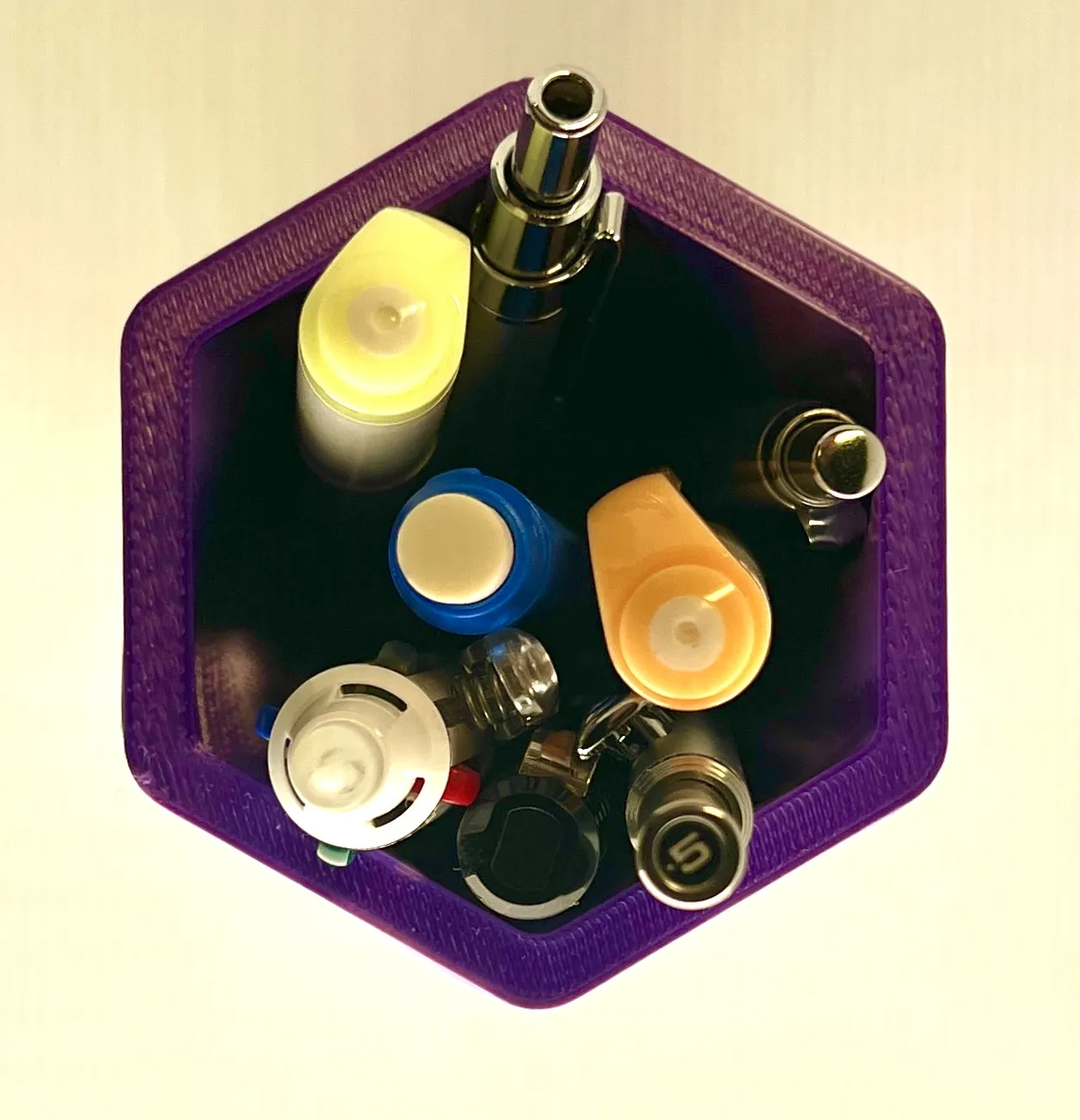 Cốc đựng bút chì/chìa khóa hình lục giác xoắn