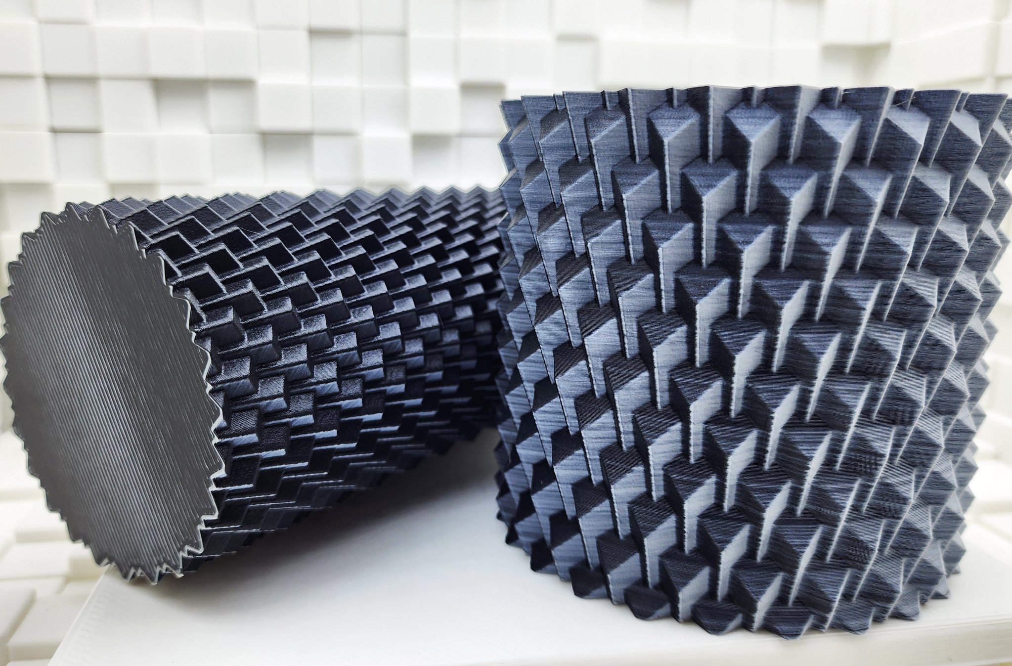 Bình hoa xoắn ốc với tỷ lệ cao hoặc rộng