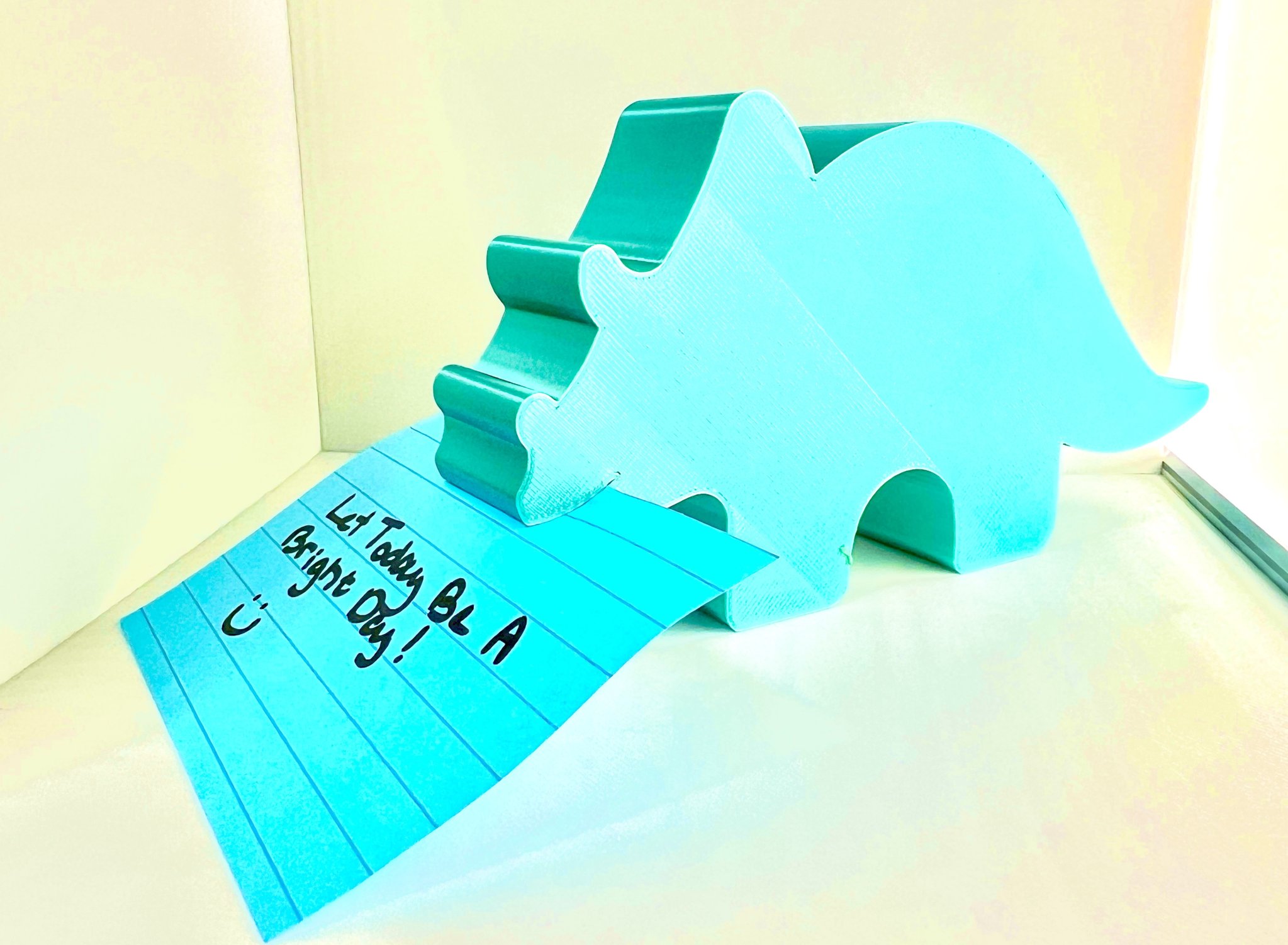 Tượng trưng Triceratops dễ thương cho văn phòng