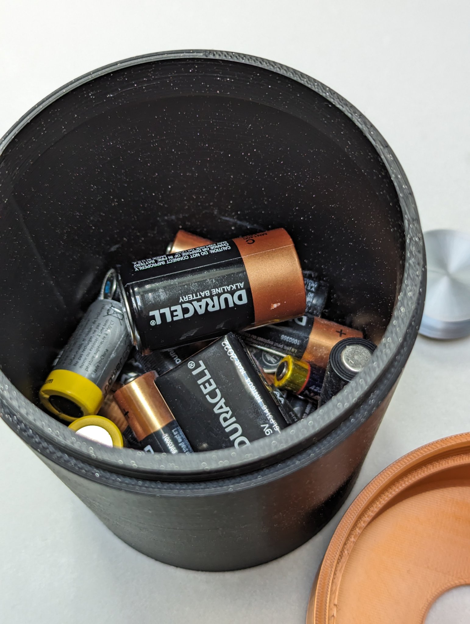 Thùng rác tái chế cho pin đã qua sử dụng