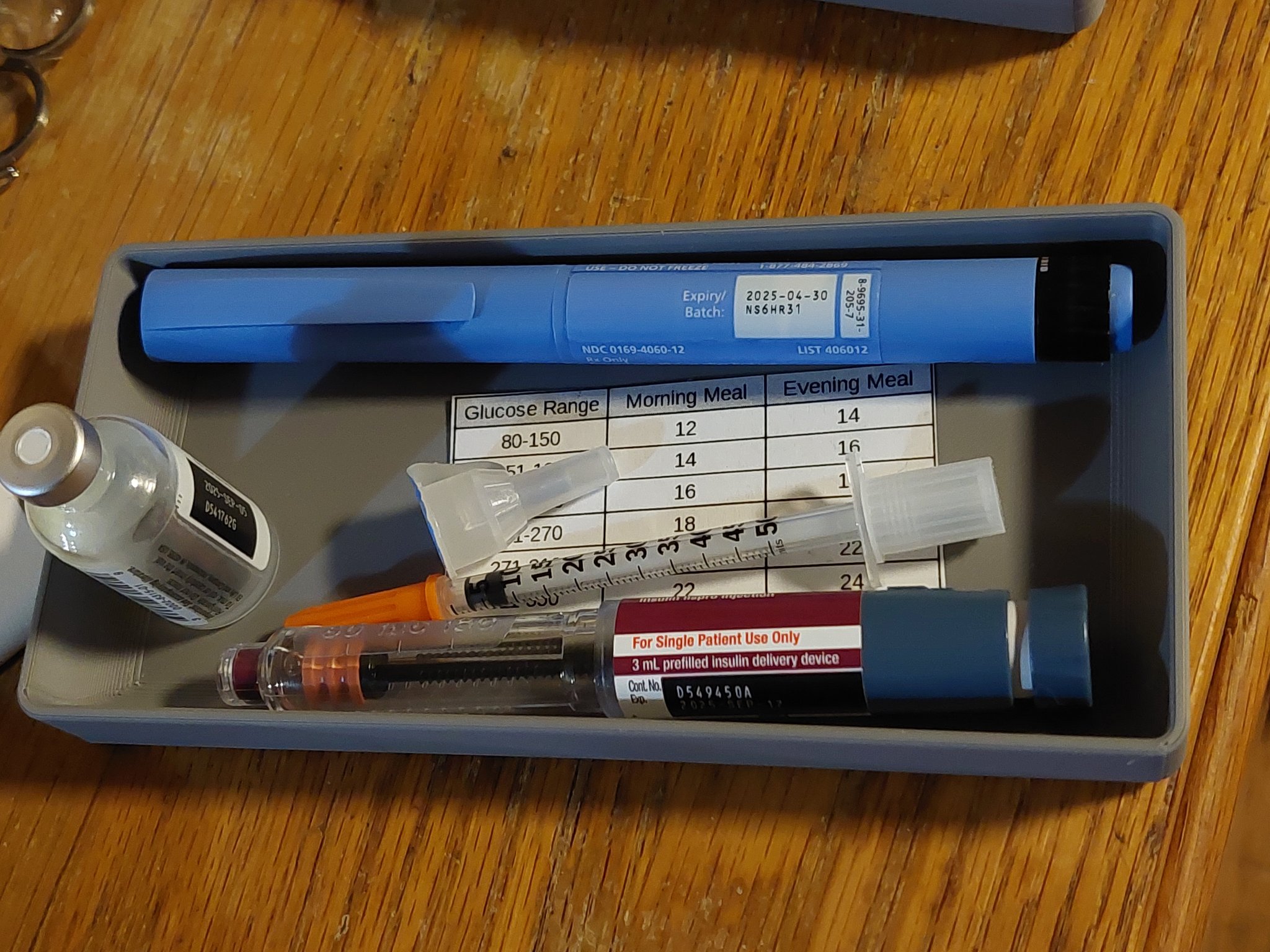 Khay đựng đồ cơ bản cho bút và vật dụng cá nhân