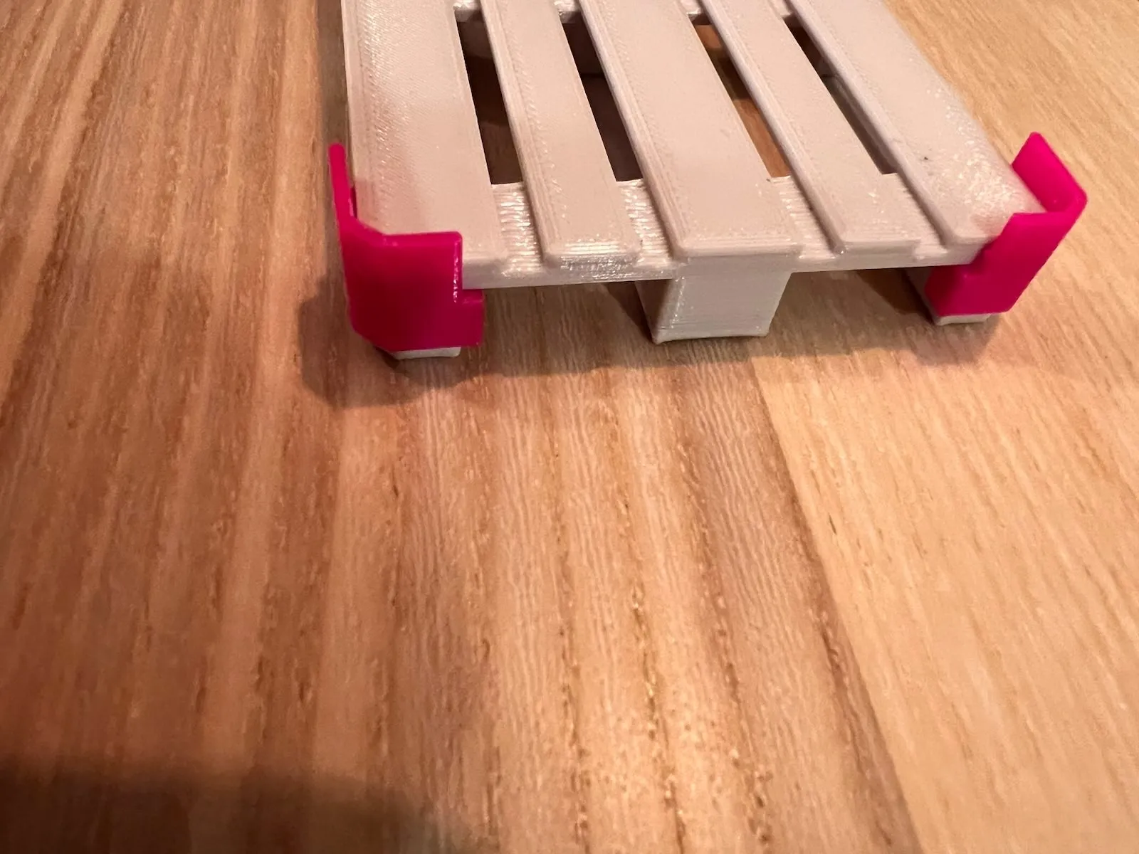 Hỗ trợ góc cho thùng pallet