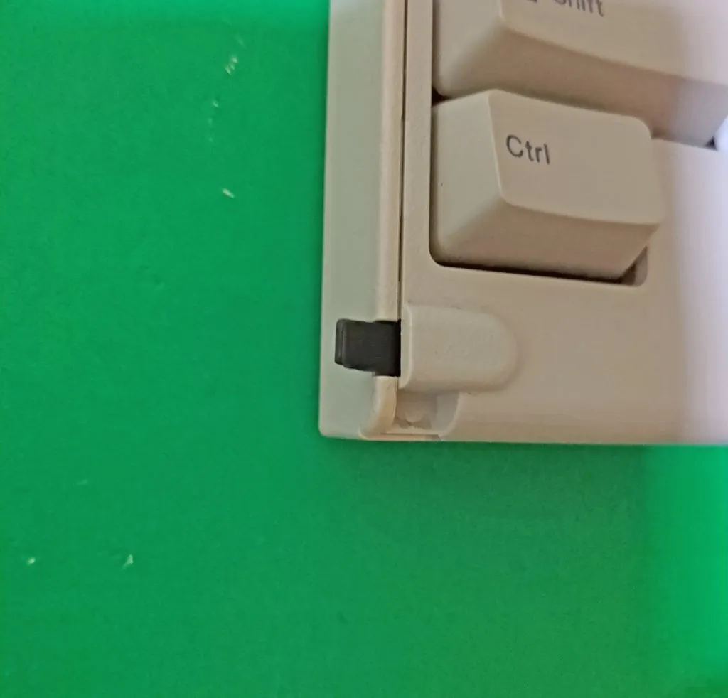 Sửa chữa khóa bàn phím cho máy tính xách tay IBM PS/2 P70/P75