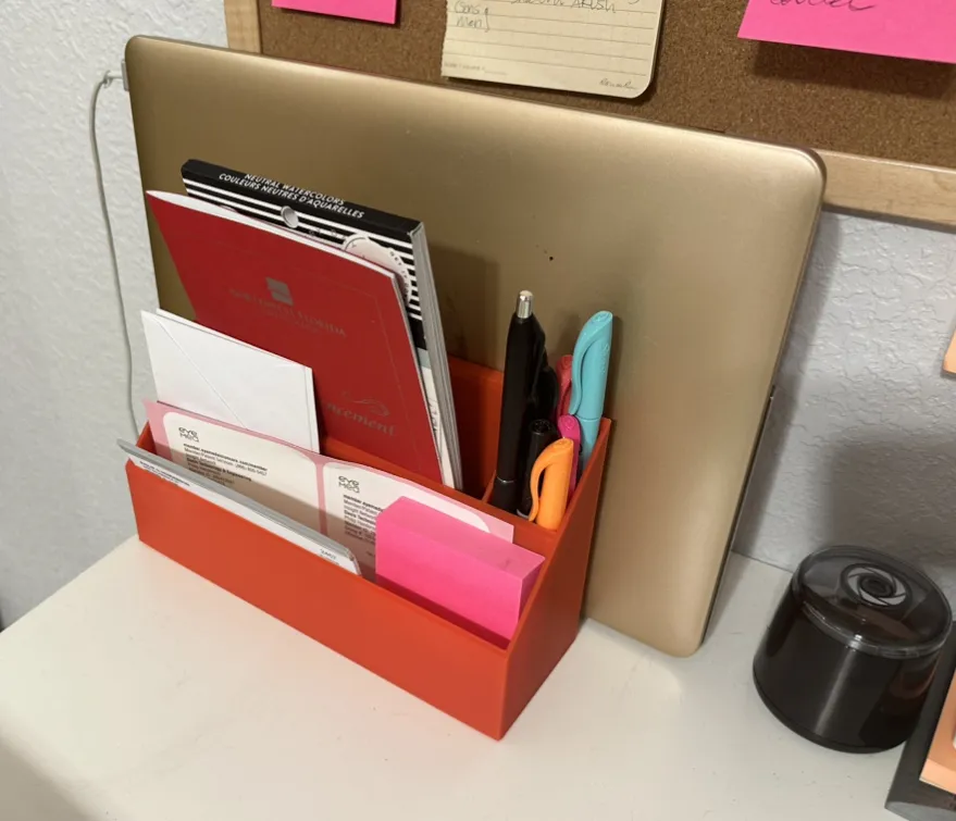 Giá đỡ laptop tích hợp và tổ chức bàn làm việc Harmony Hub