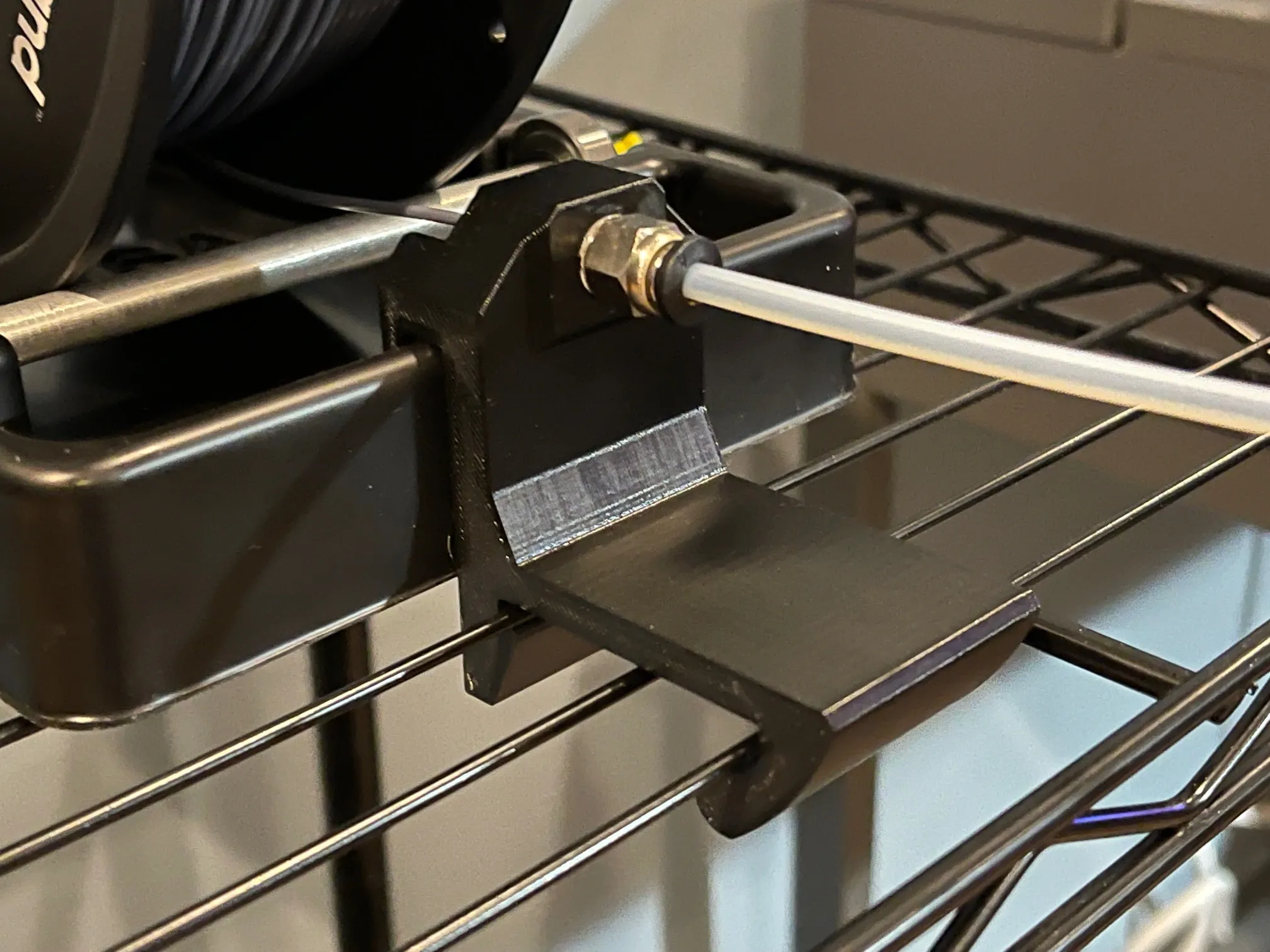 Ghim gắn MMU Spool Holder vào kệ dây HDX Home Depot