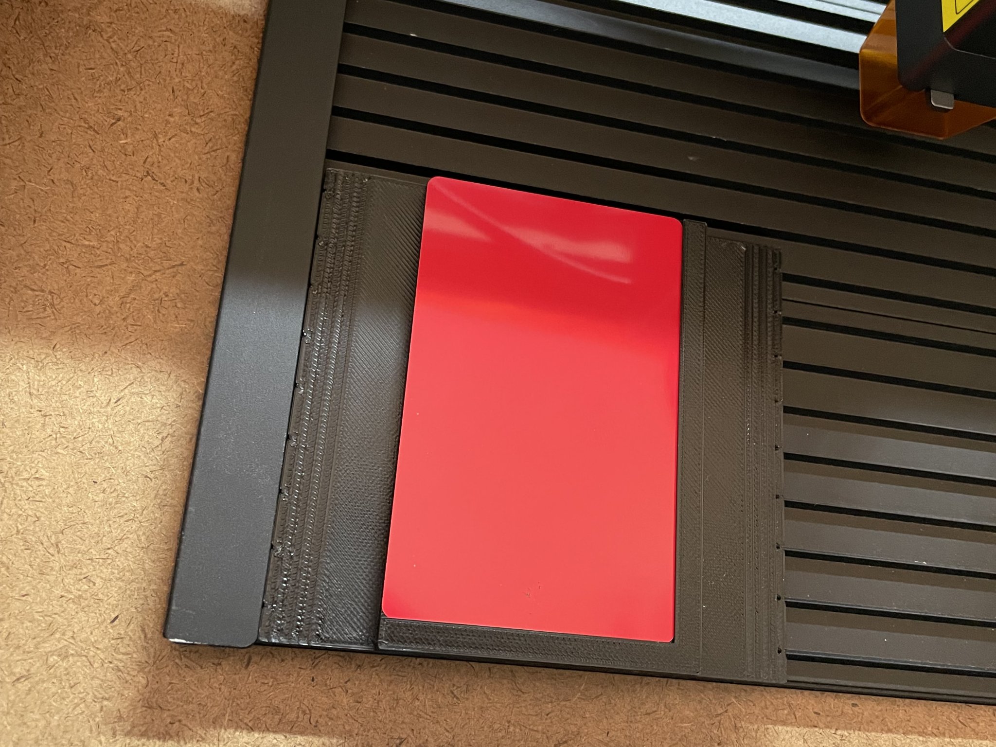 Giá đỡ danh thiếp bằng nhôm cho nền khắc laser Ortur