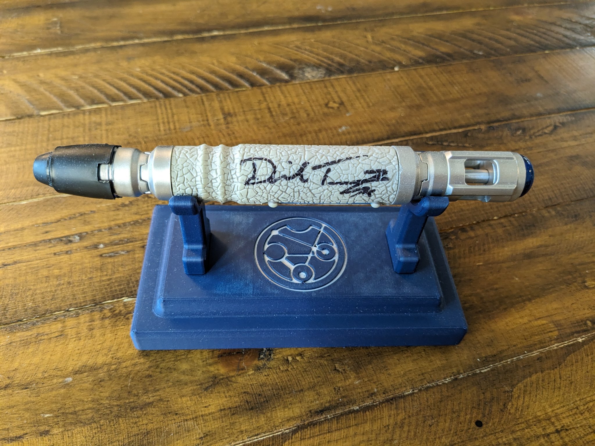 Giá đỡ cho máy khoan âm thanh của bác sĩ thứ mười bốn