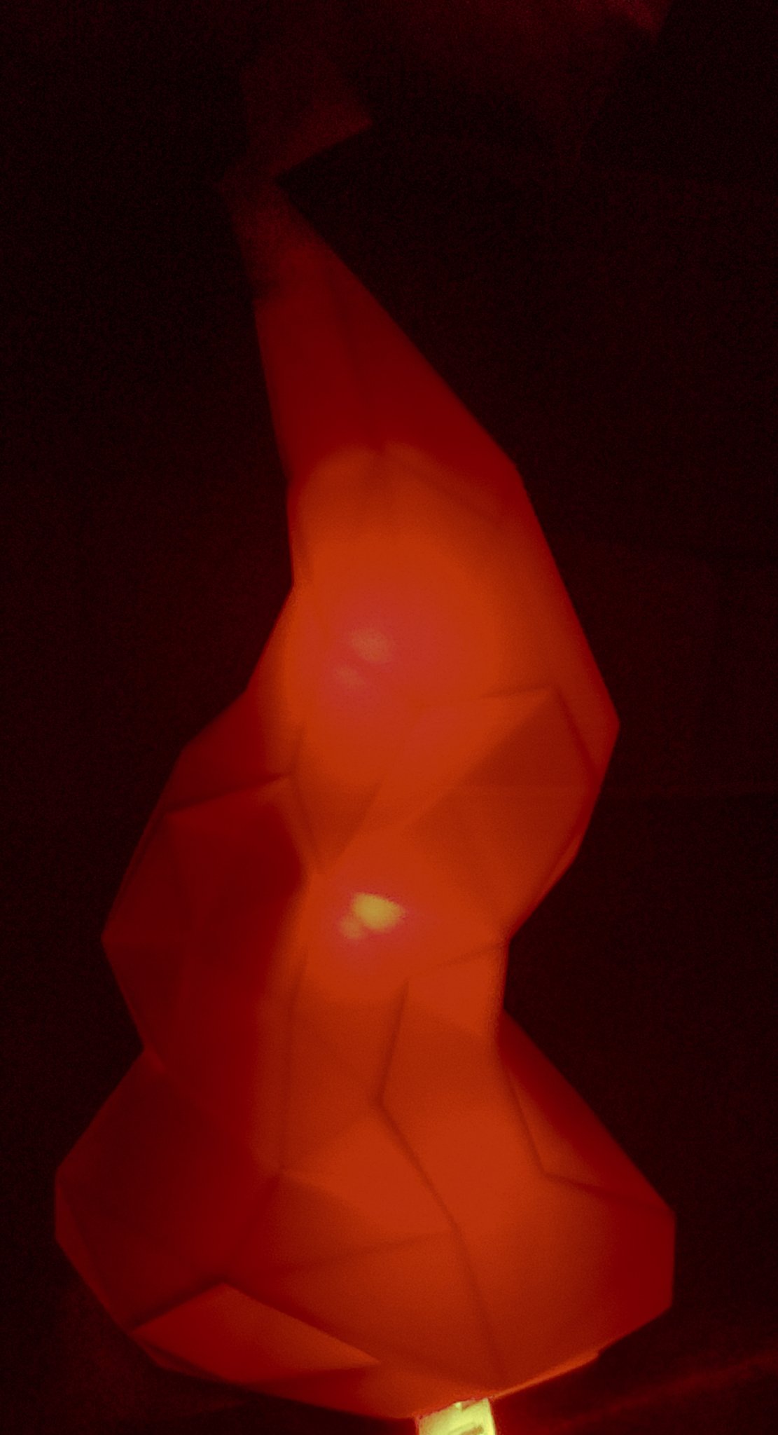 Vỏ đèn LED hình ngọn lửa phong cách low poly