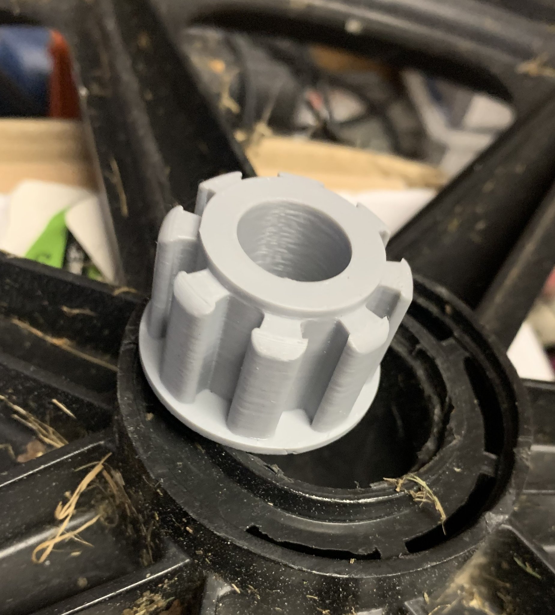 Trục bánh xe thay thế cho xe đẩy Rubbermaid Big Wheel 5642