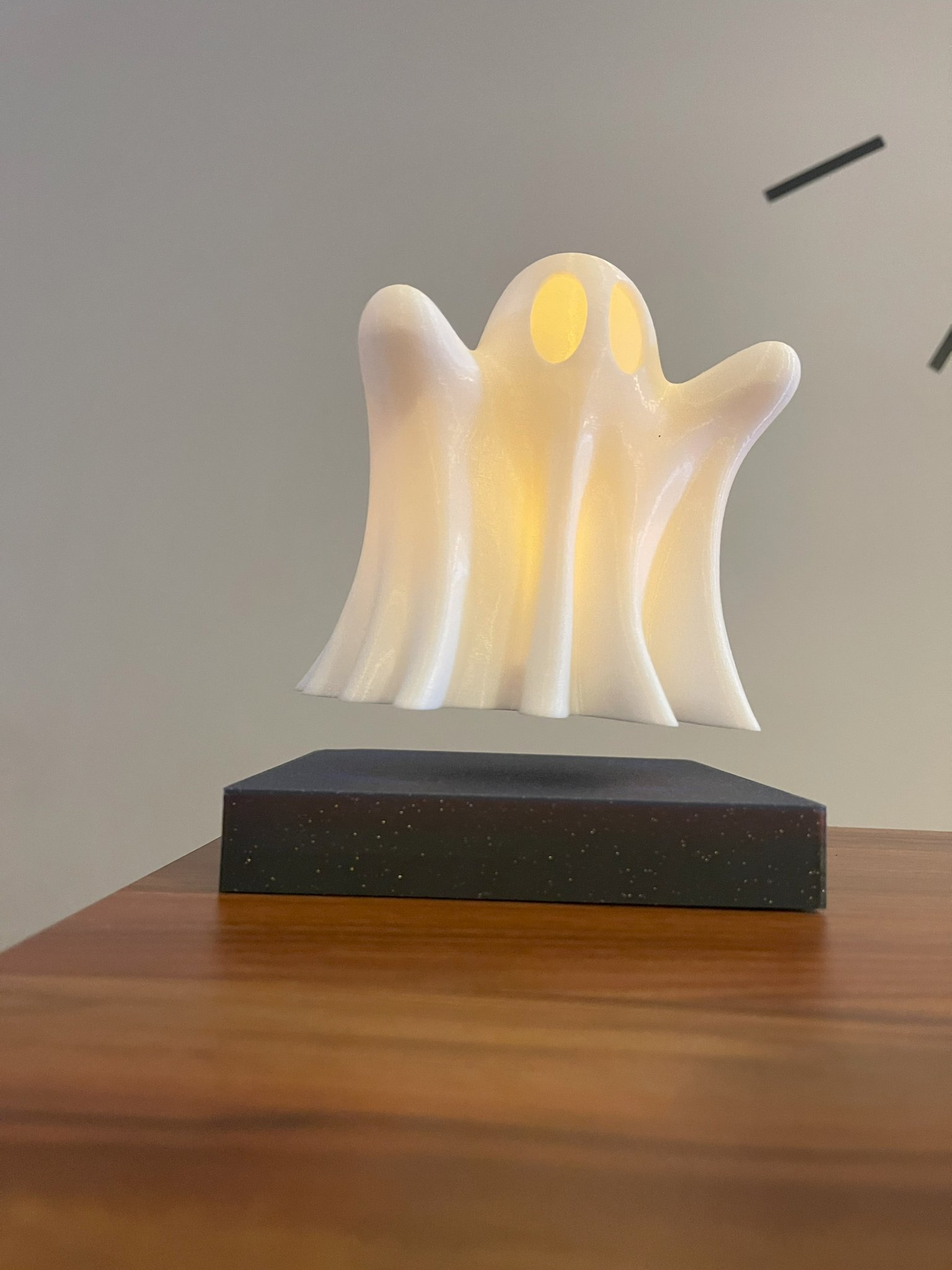 Trang trí Halloween bay lơ lửng với đèn tea light