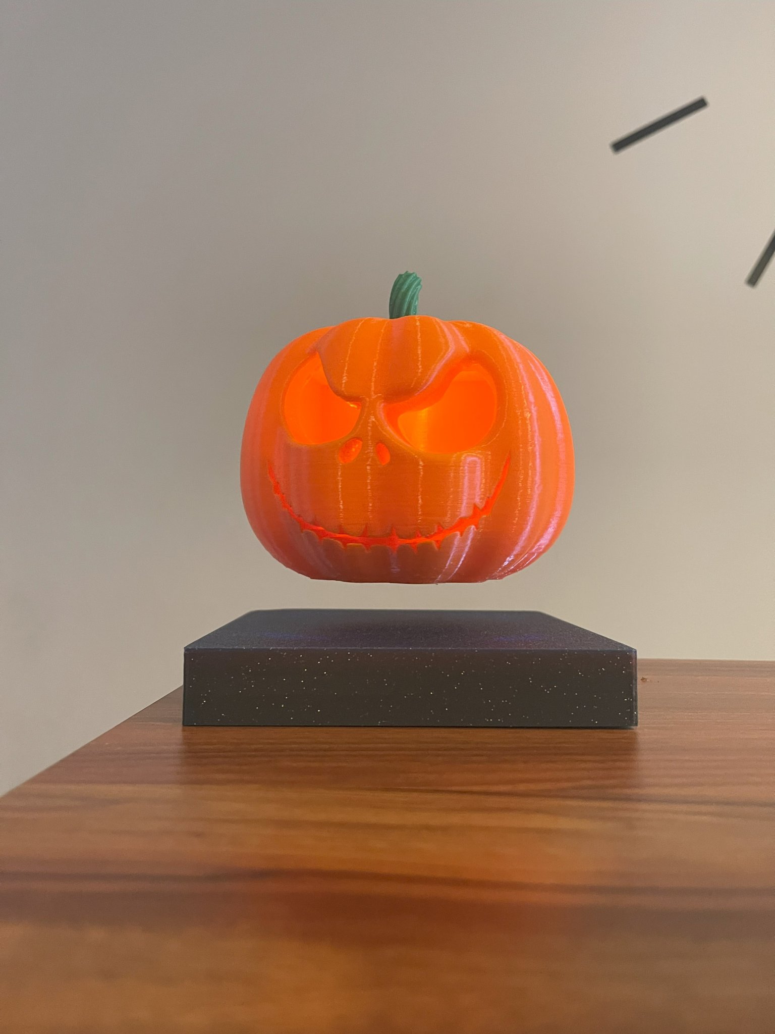 Trang trí Halloween bay lơ lửng với đèn tea light