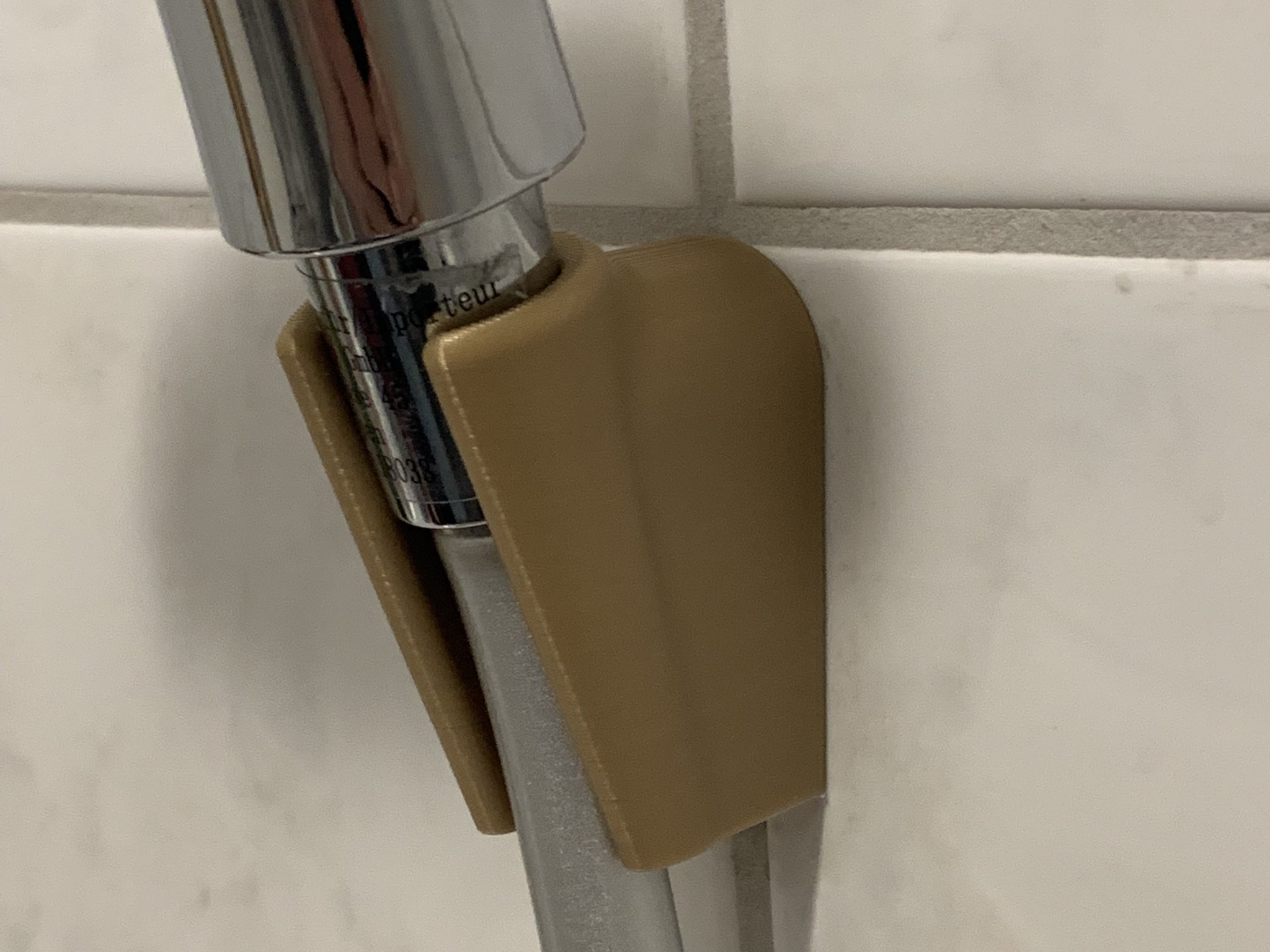 Giá đỡ vòi sen với khoảng cách lỗ 38mm