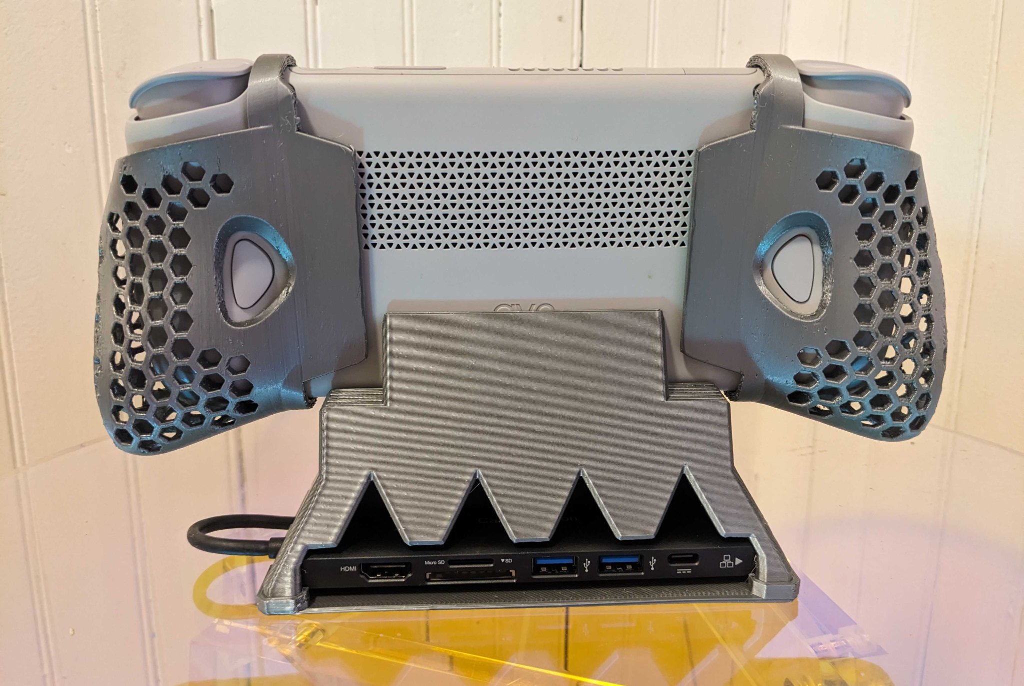 Đế sạc Odin 2 từ bộ chia USB