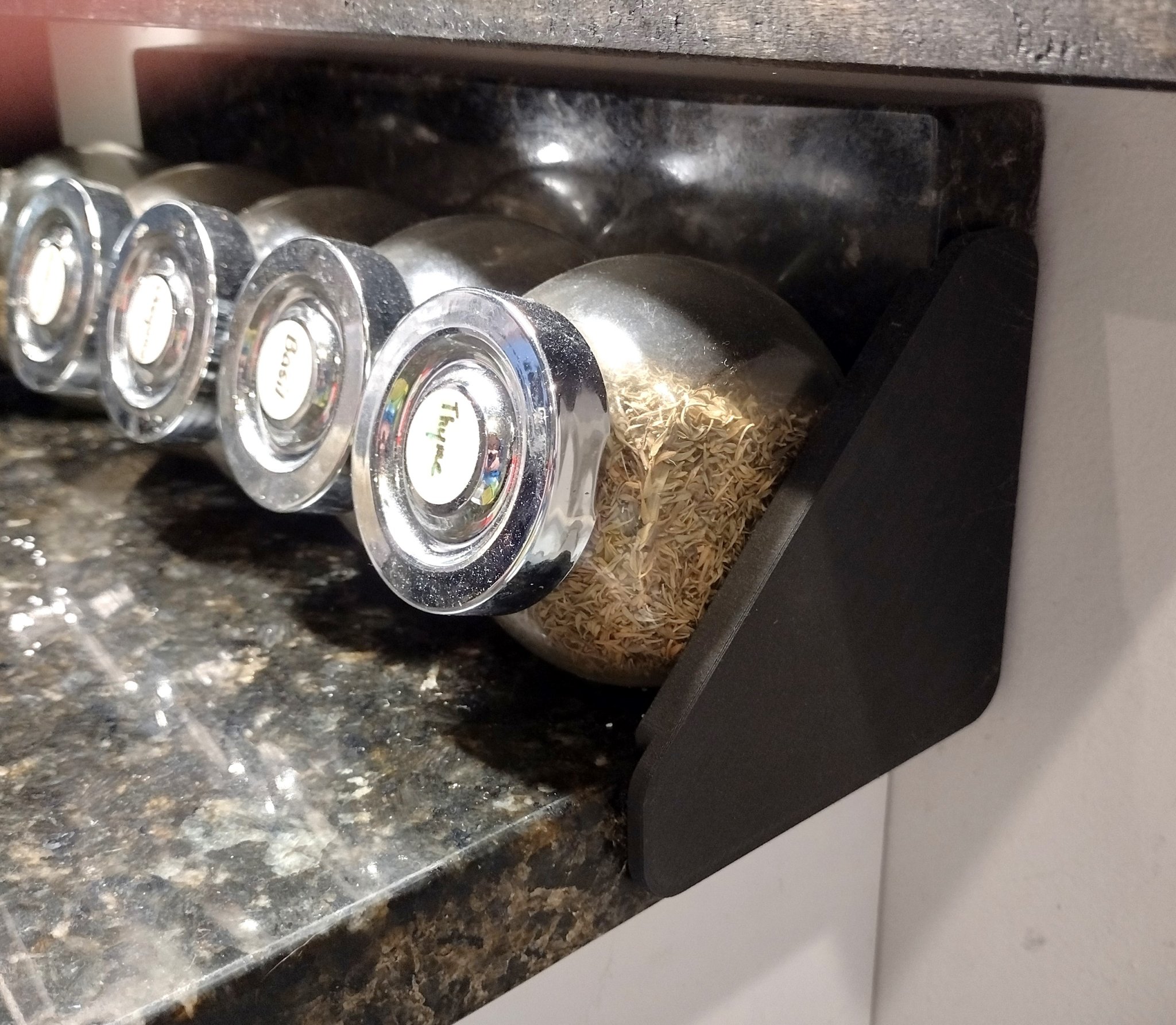 Bảo vệ cạnh bàn chống rơi cho nhà bếp