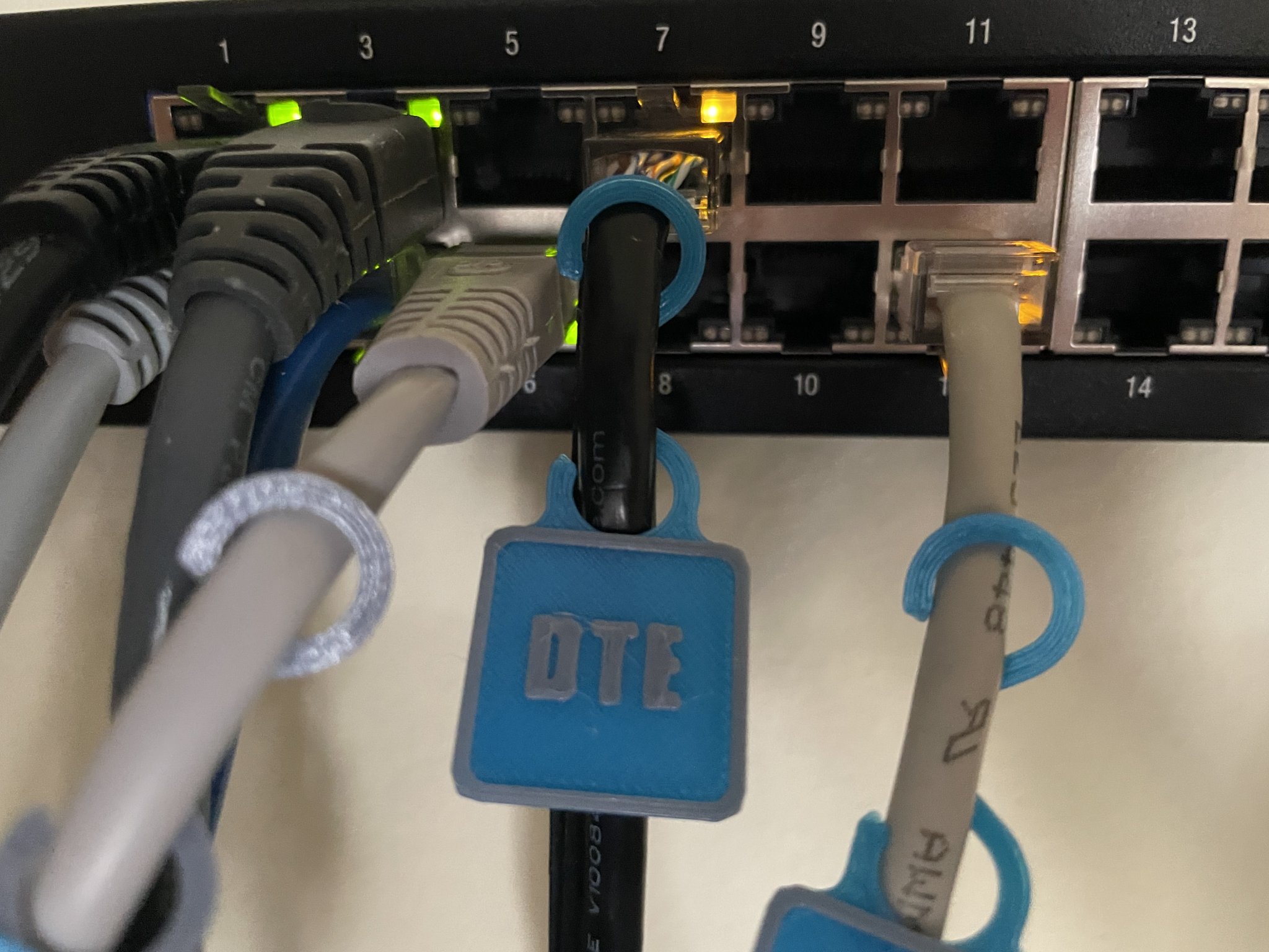 Thẻ cáp tùy chỉnh với văn bản có thể chỉnh sửa