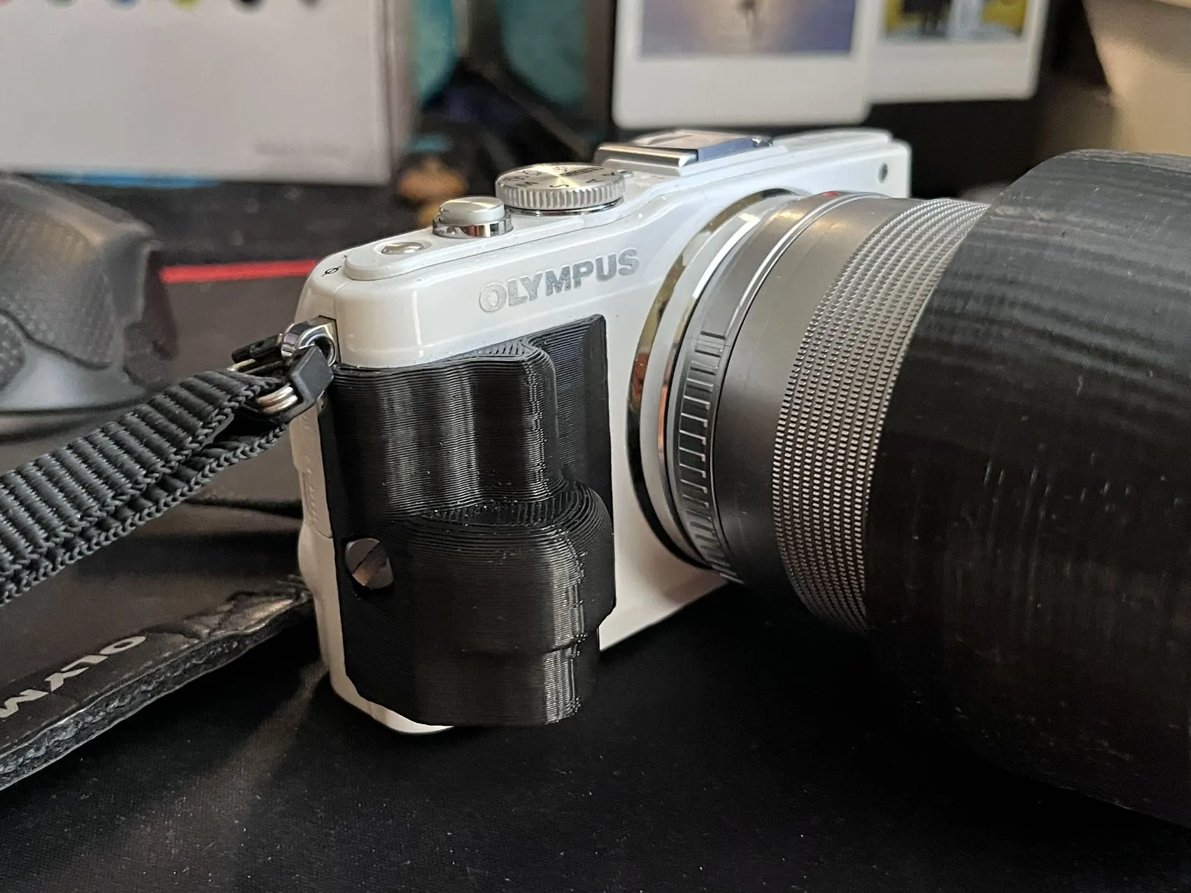 Giá đỡ camera Olympus E-PL5 cho phép chụp ổn định