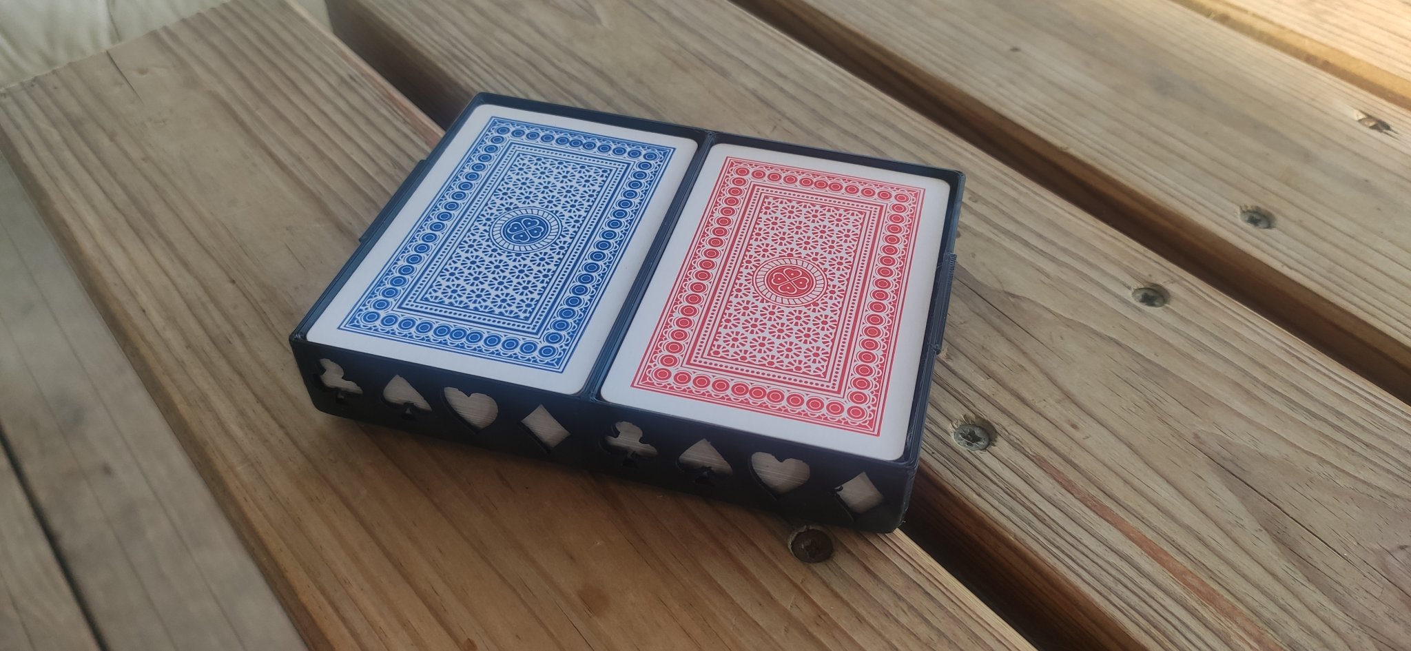 Hộp đựng thẻ chơi đơn giản