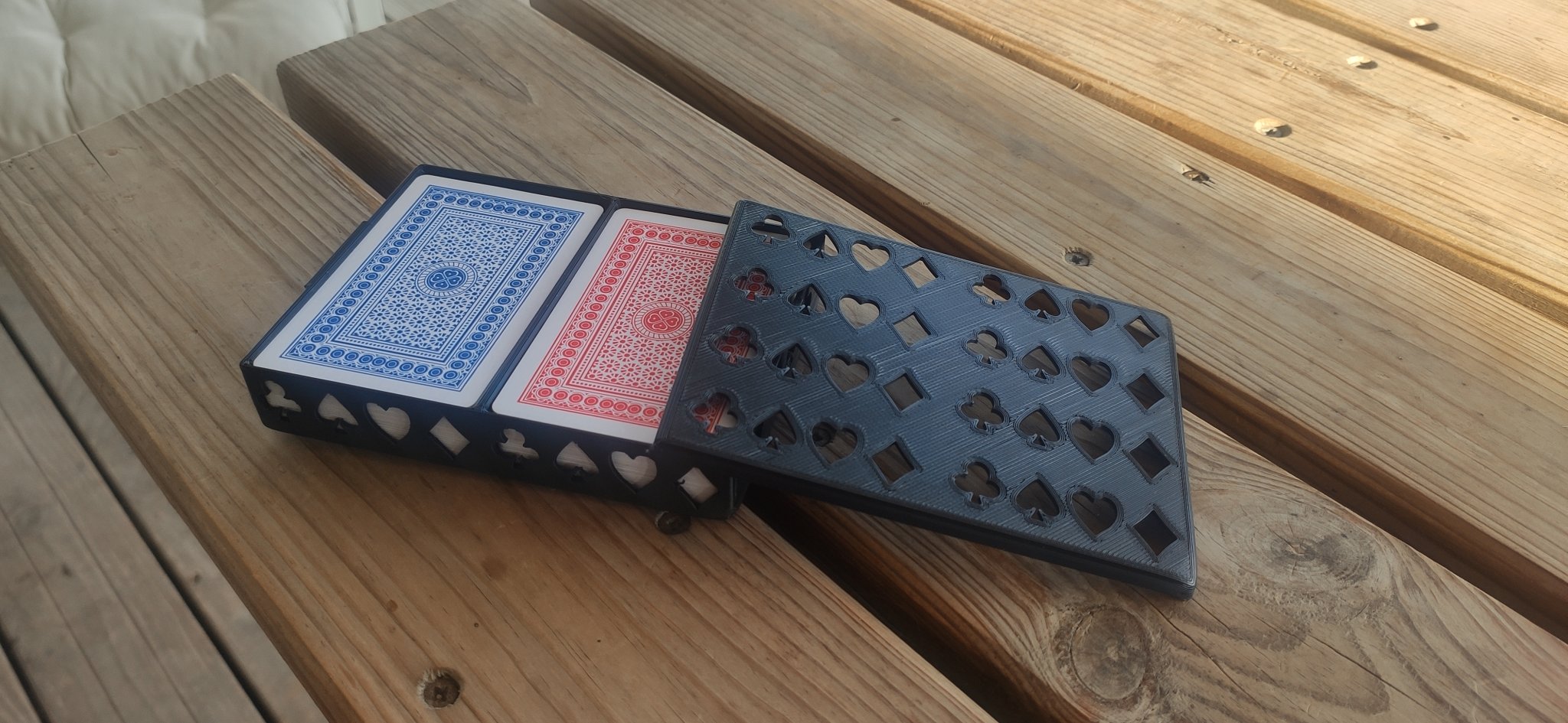 Hộp đựng thẻ chơi đơn giản