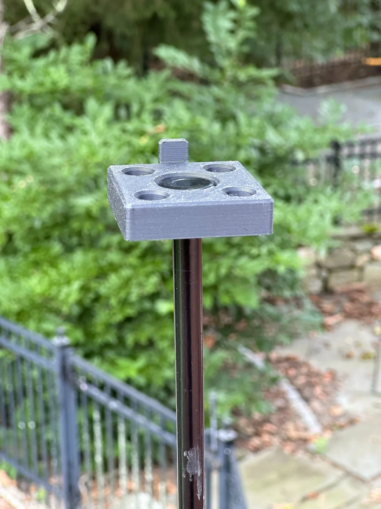 Giá đỡ camera Wyze OG bằng thép 56 inch