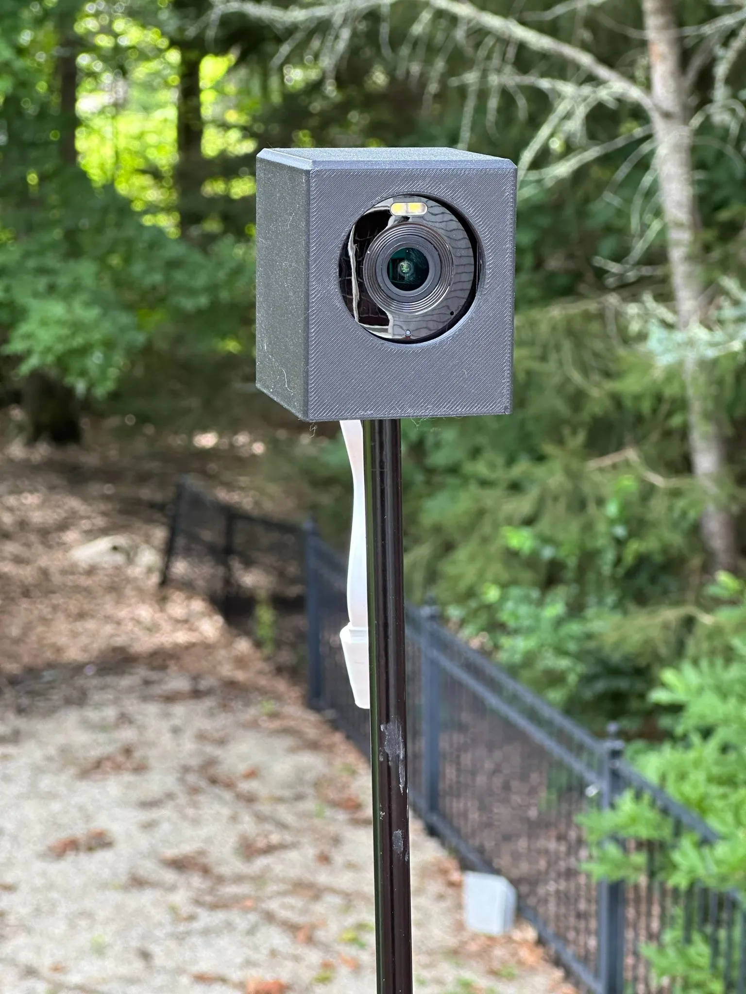 Giá đỡ camera Wyze OG bằng thép 56 inch