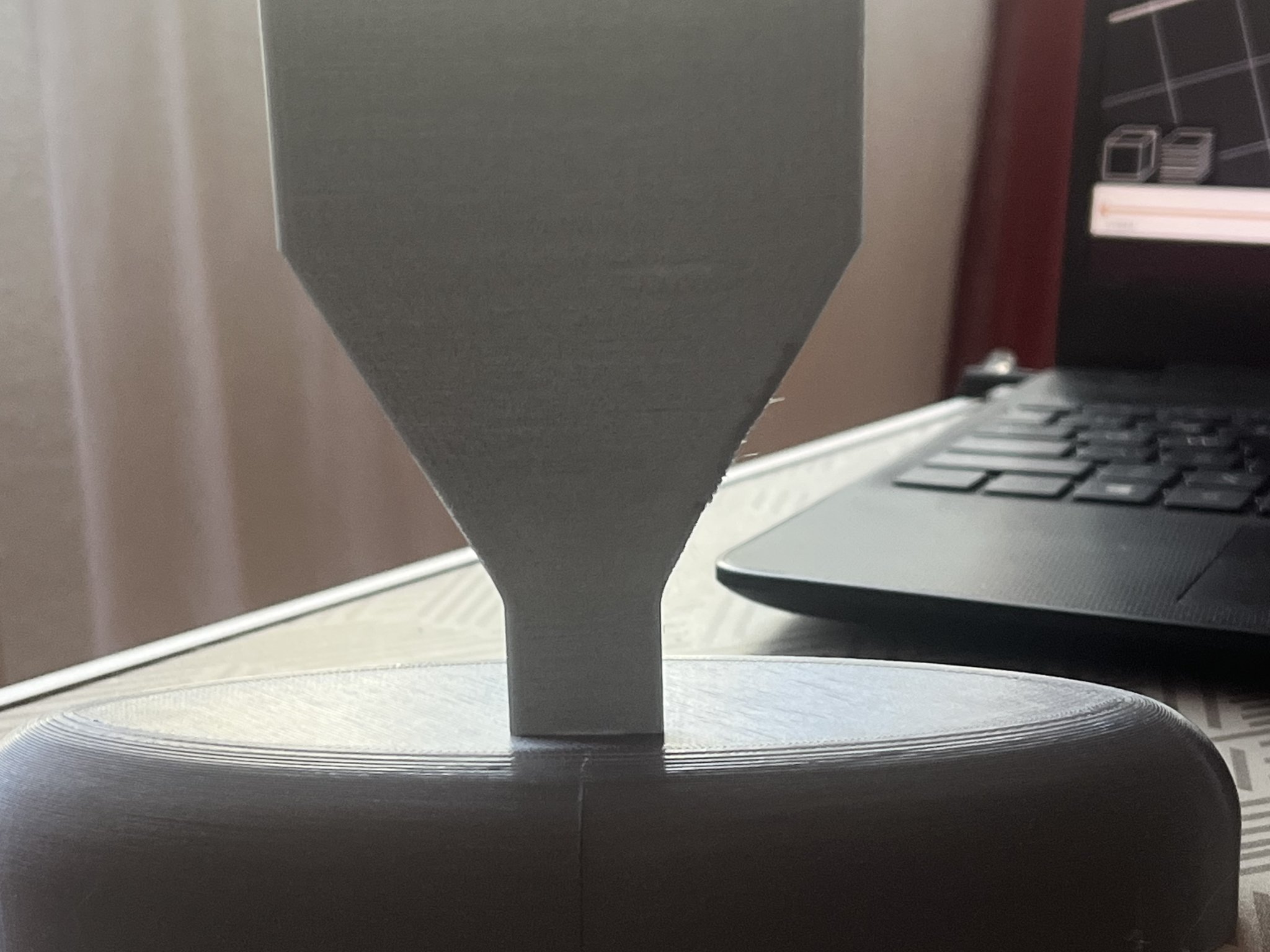 Giá đỡ cho huy hiệu Atletico de Madrid ở tỷ lệ 65%