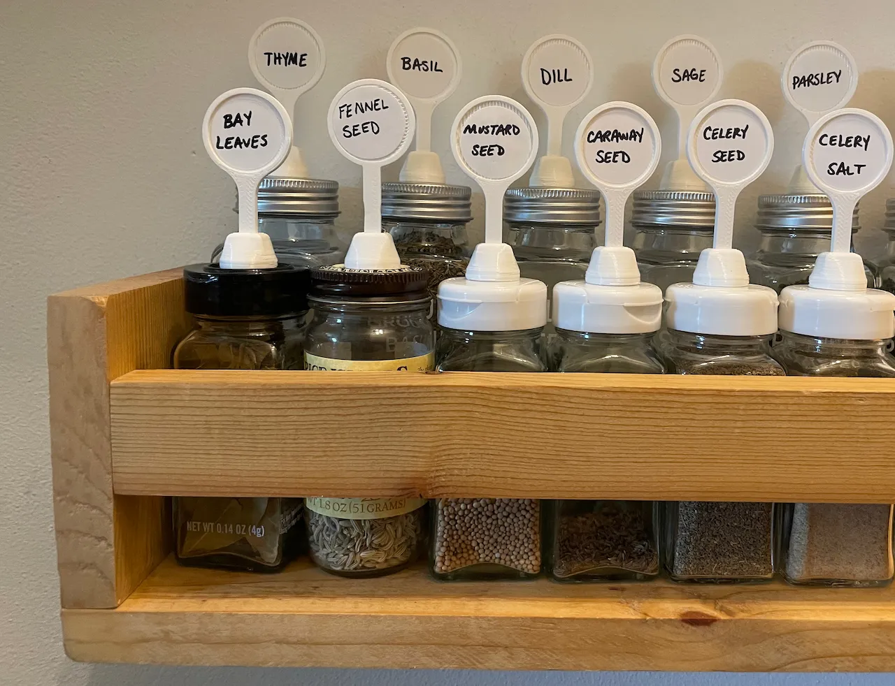 Nhãn dán cho lọ gia vị tiện lợi trong bếp