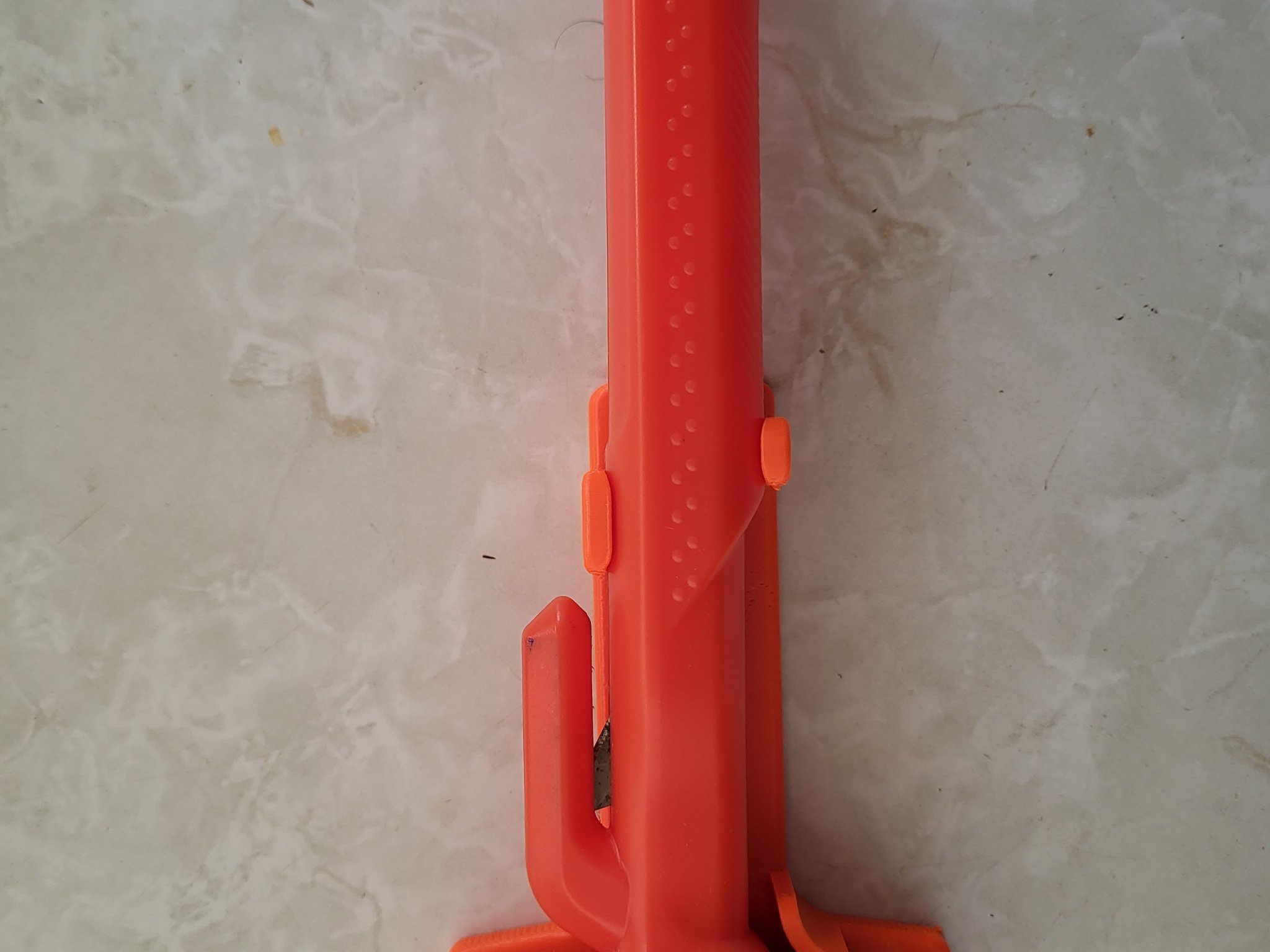 Giá đỡ búa an toàn cho xe hơi