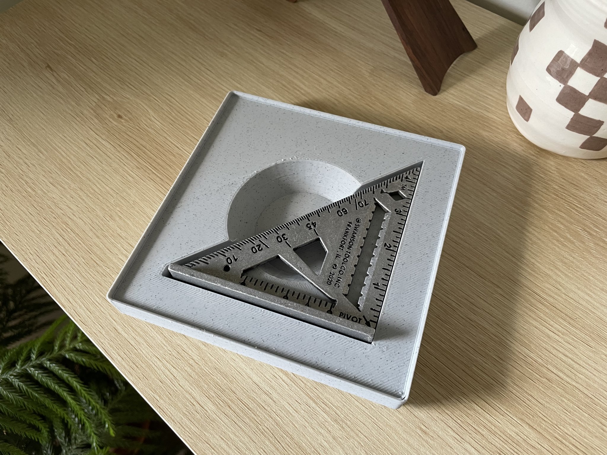 Giá đỡ vuông tốc độ Gridfinity 4.5" cho công cụ đo lường