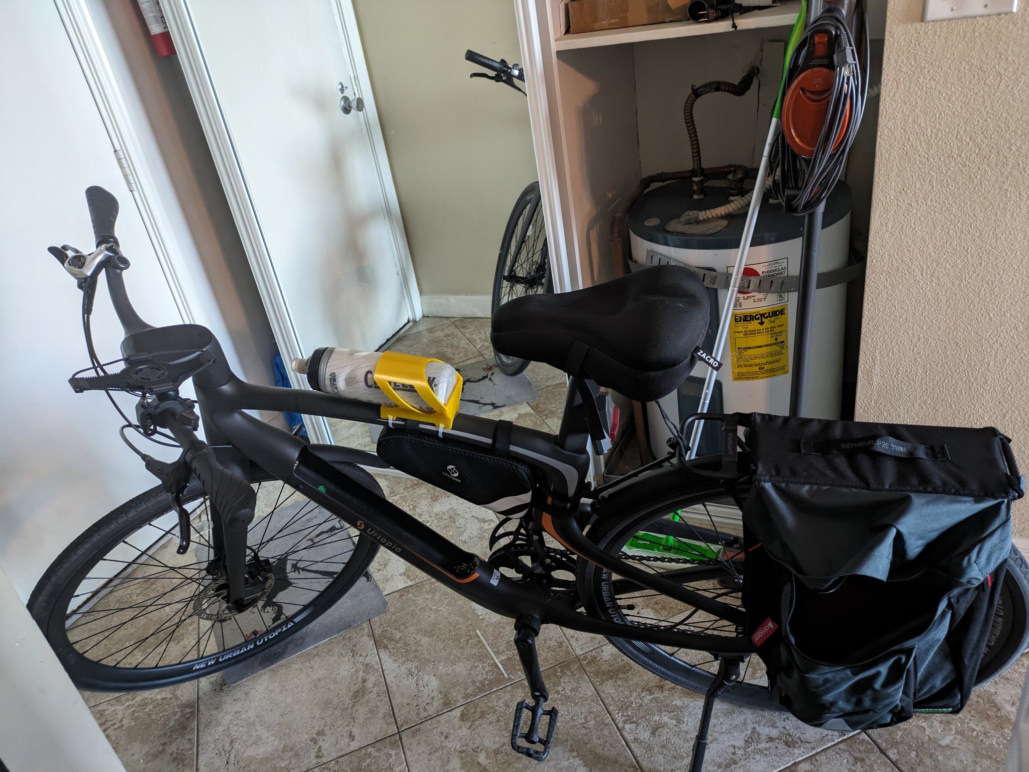 Giá đỡ chai nước cho xe đạp Urtopia Carbon One