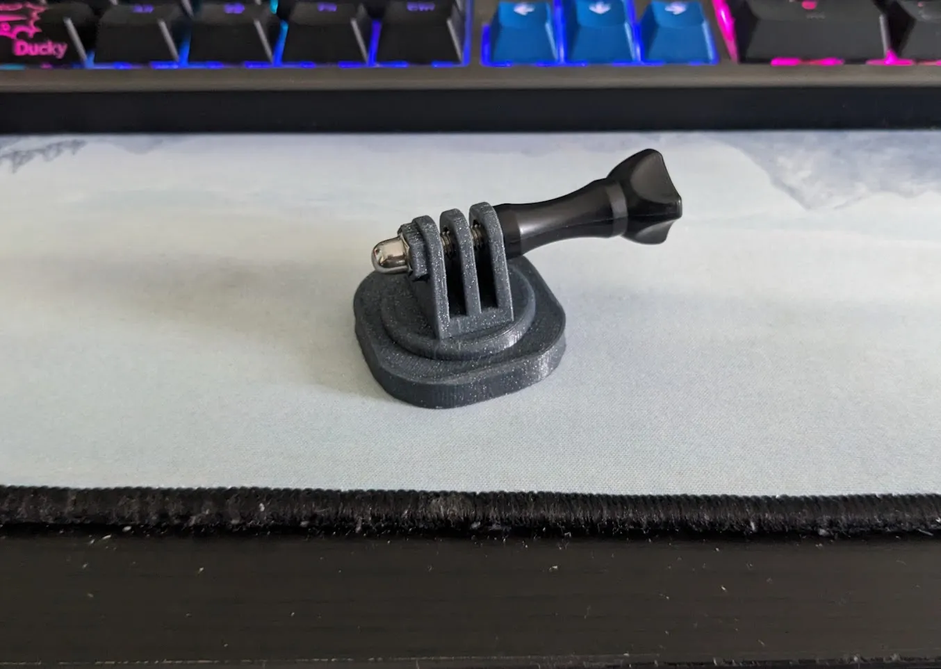 Giá đỡ gopro quadlock với thiết kế an toàn hơn