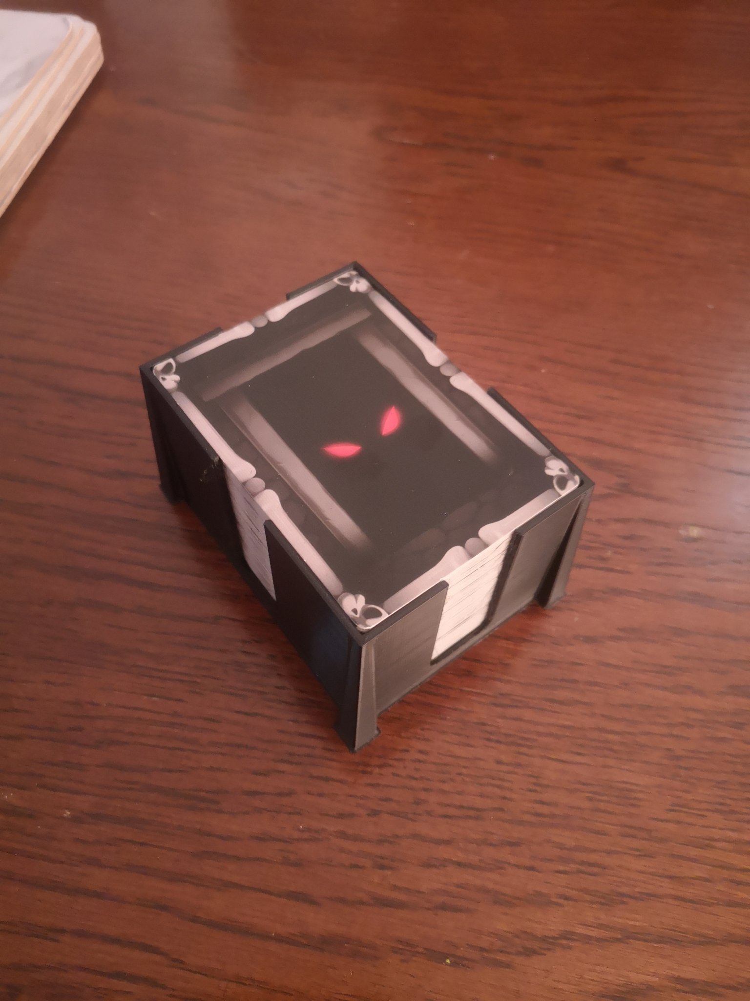 Giá đỡ thẻ bài cho trò chơi Isaac Four Souls