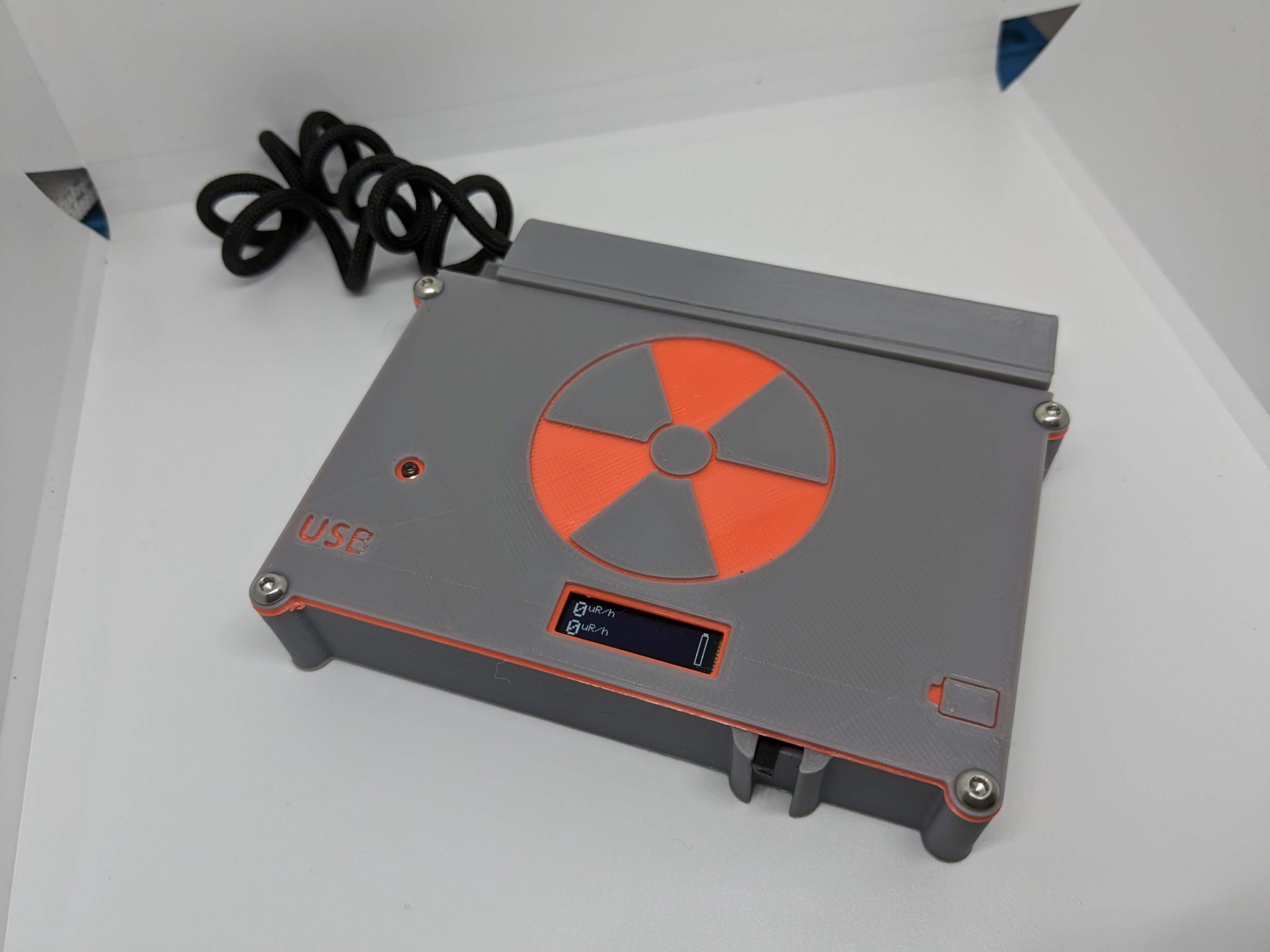 Vỏ bảo vệ cho máy đo bức xạ Geiger sử dụng Arduino