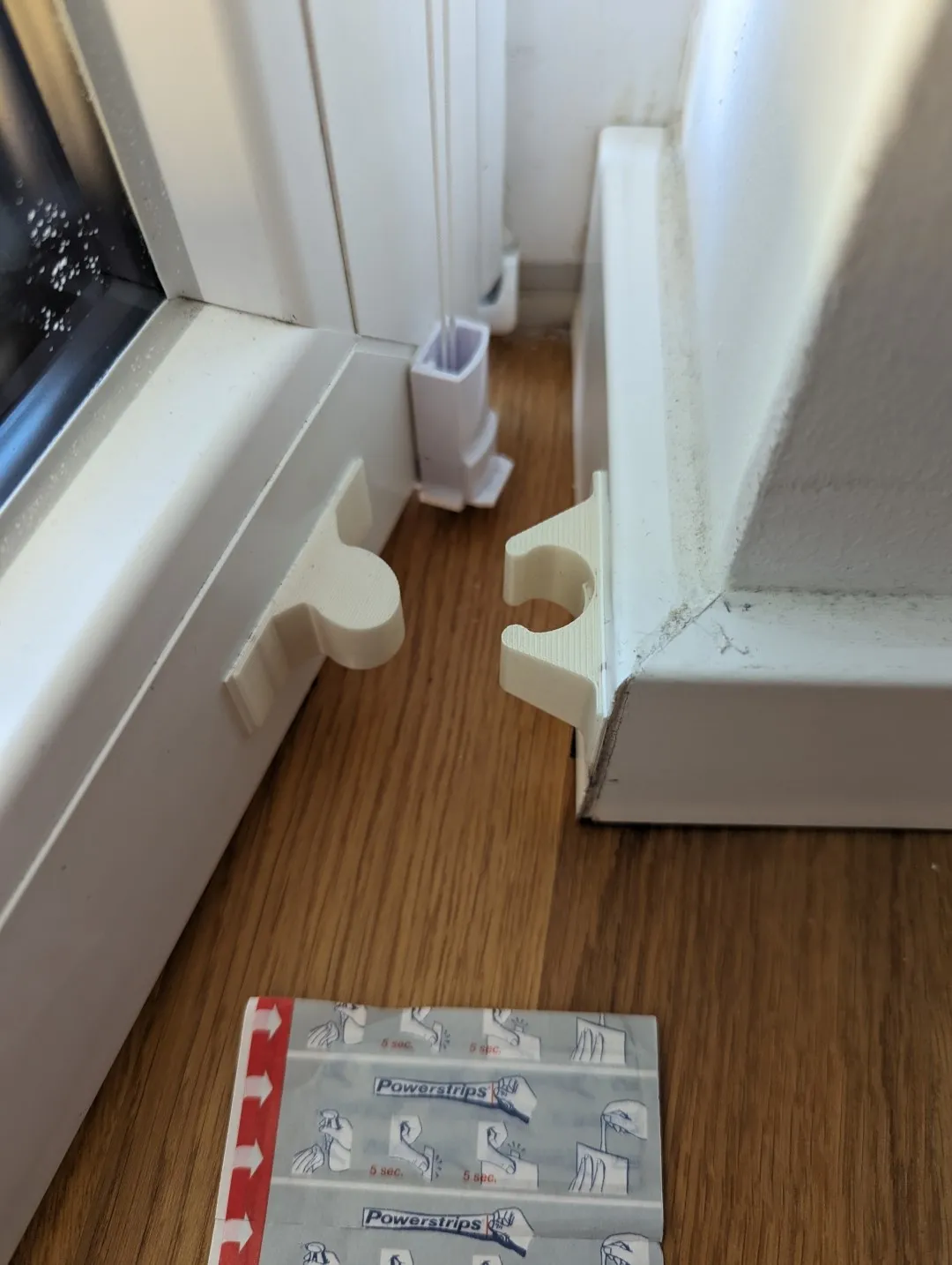 Giá đỡ cửa và cửa sổ cho Tesa Powerstrips