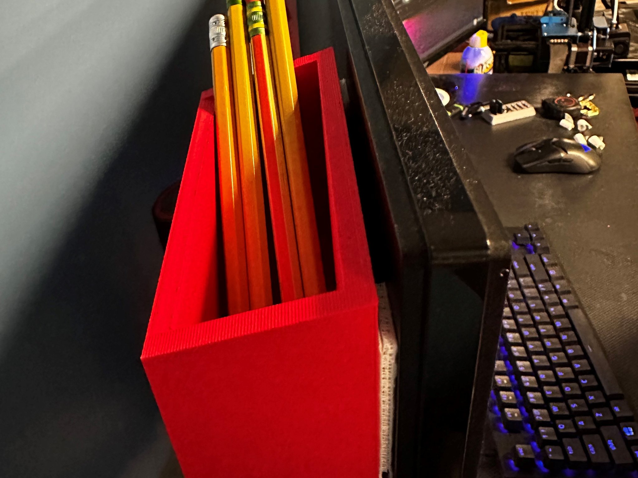 Kệ giấu đồ sau màn hình máy tính cho văn phòng