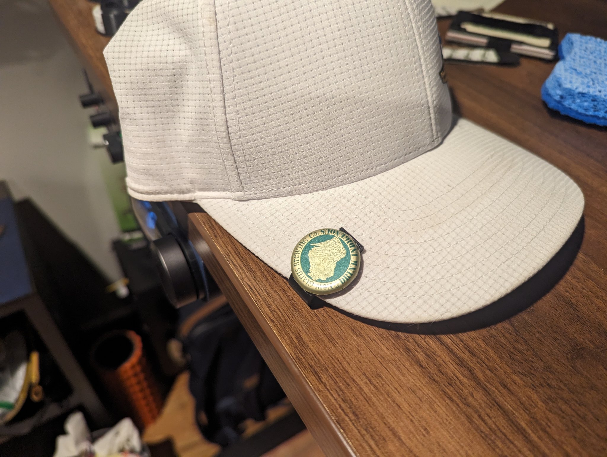 Móc giữ nón kèm đánh dấu vị trí bóng golf