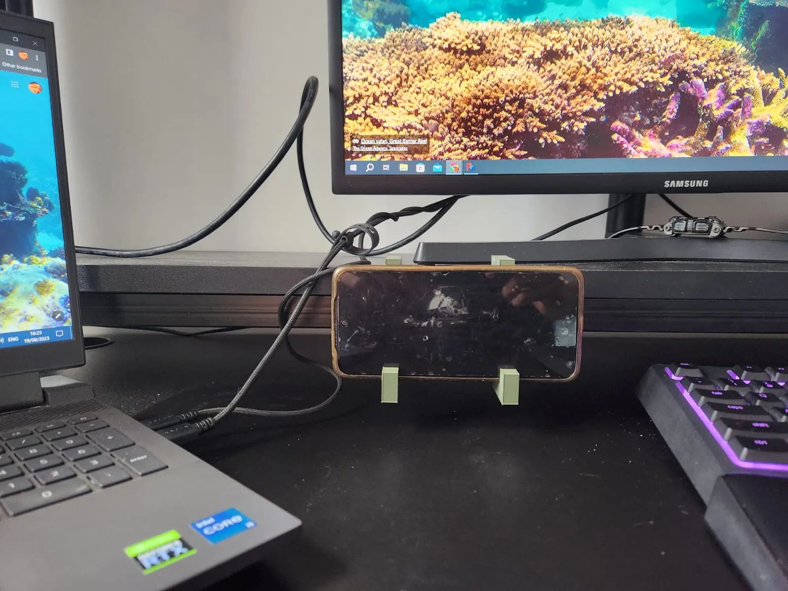 Giá đỡ điện thoại để bàn