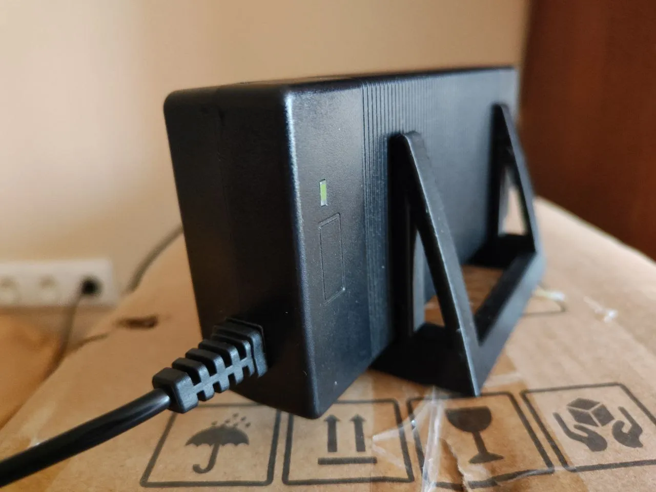 Giá đỡ sạc cho xe điện Hiper b2