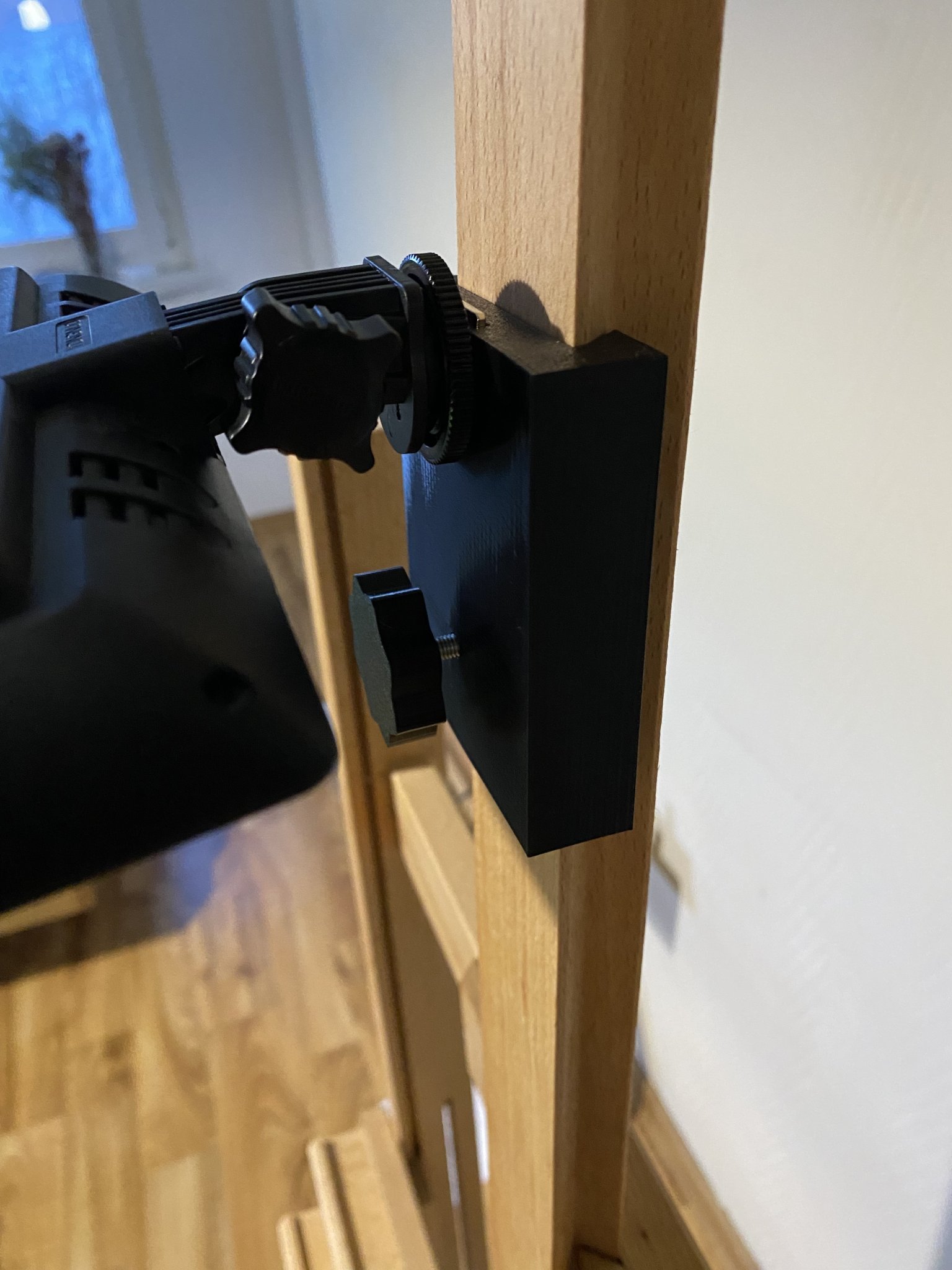 Giá đỡ đèn studio gắn trên giá vẽ